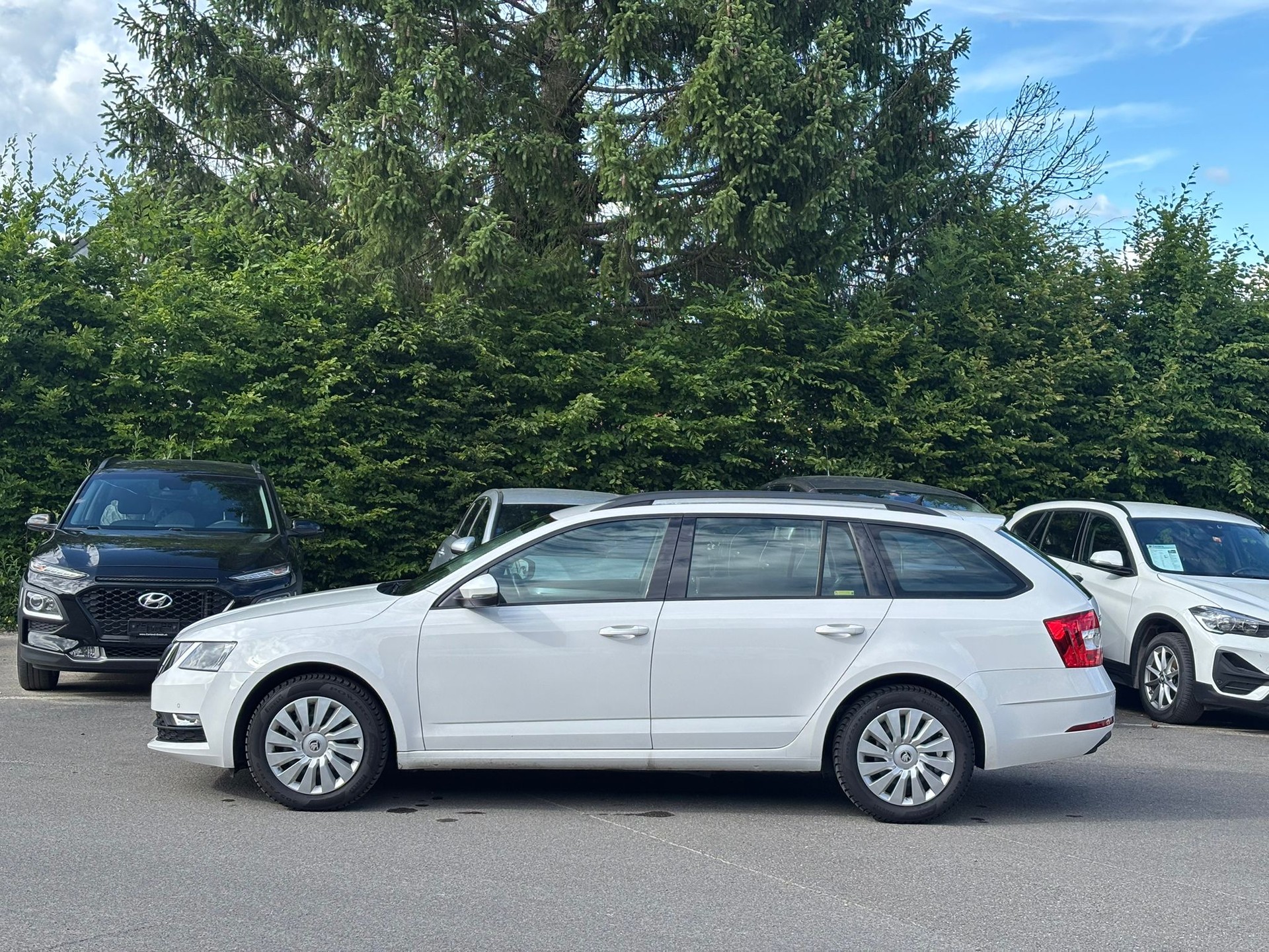 SKODA Octavia Combi 1.6 TDI Ambition-image-7