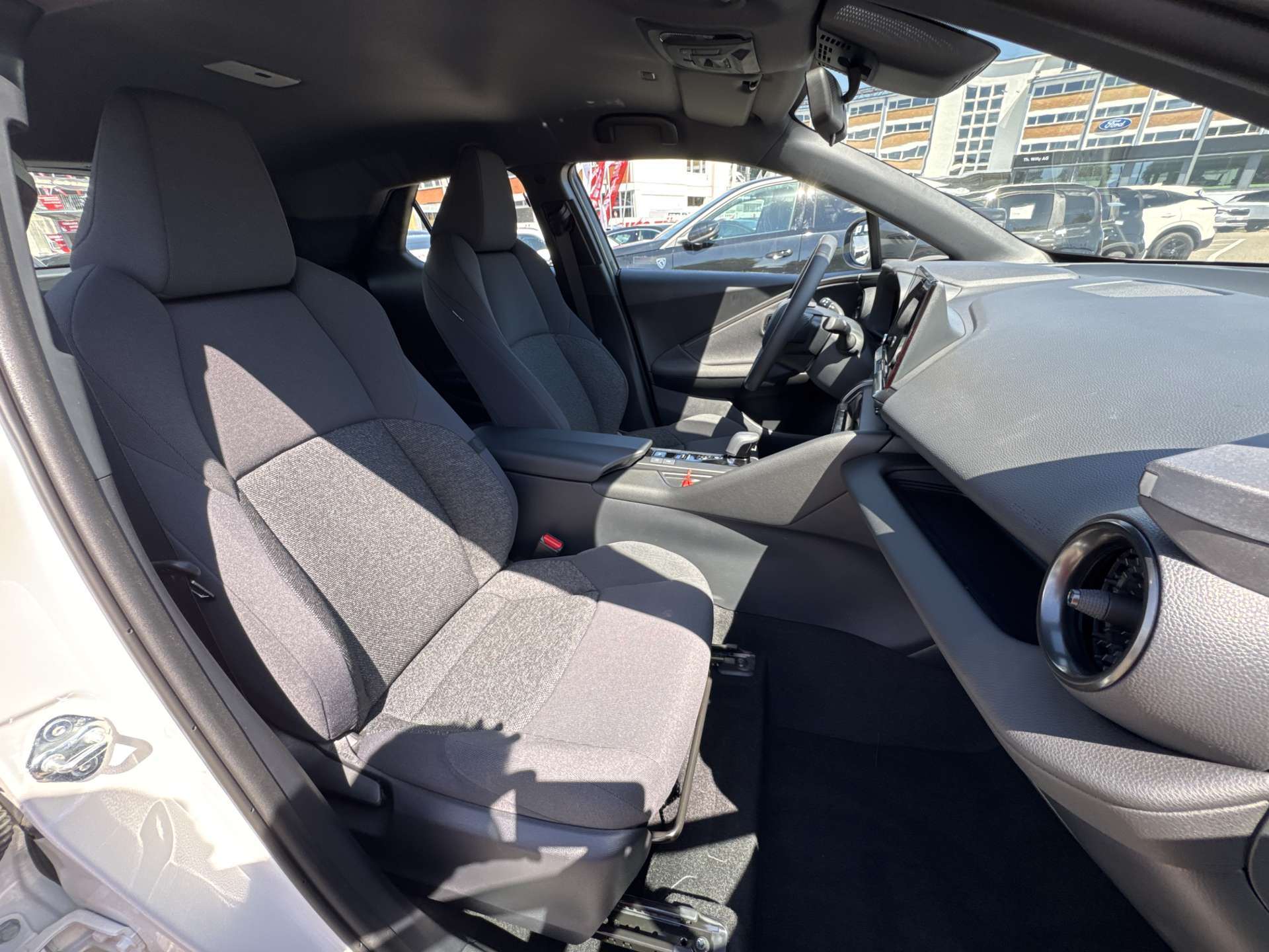 TOYOTA C-HR 1.8 HSD Comfort CVT-Automat-image-12