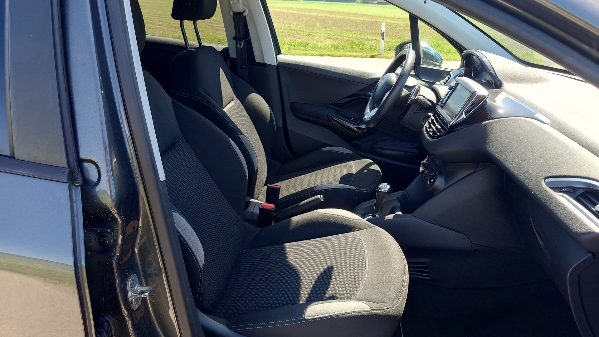 PEUGEOT 208 1.2 e-VTI Active EGS5-image-15