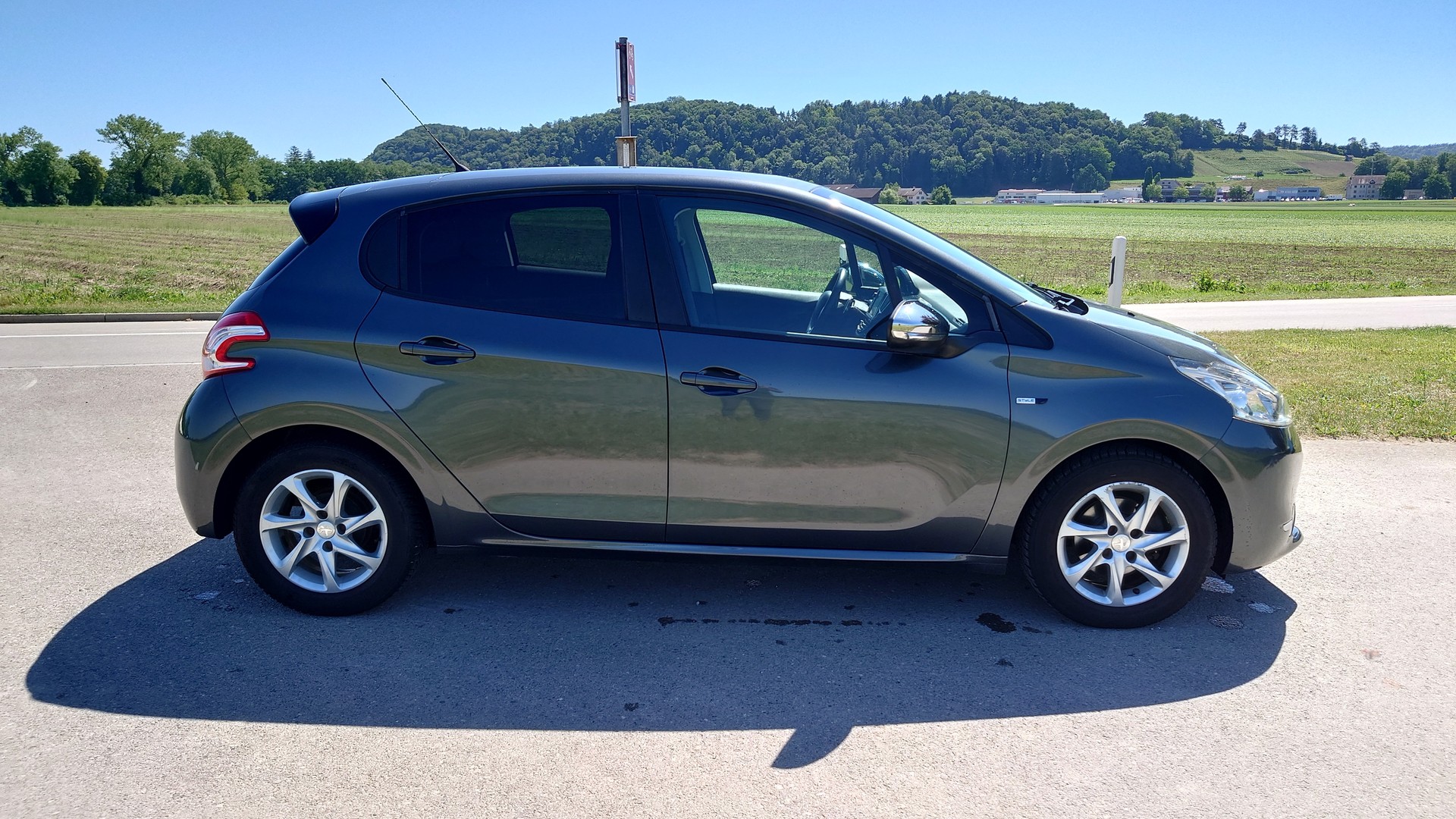 PEUGEOT 208 1.2 e-VTI Active EGS5-image-6