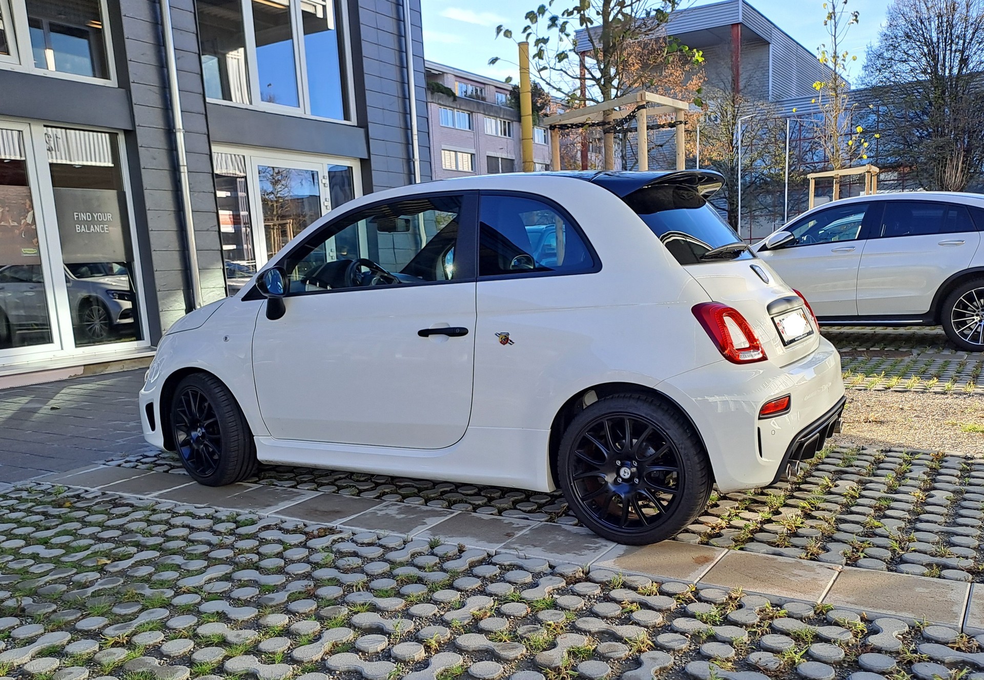 FIAT Abarth 595 1.4 T-Jet 180 Competizione-image-3