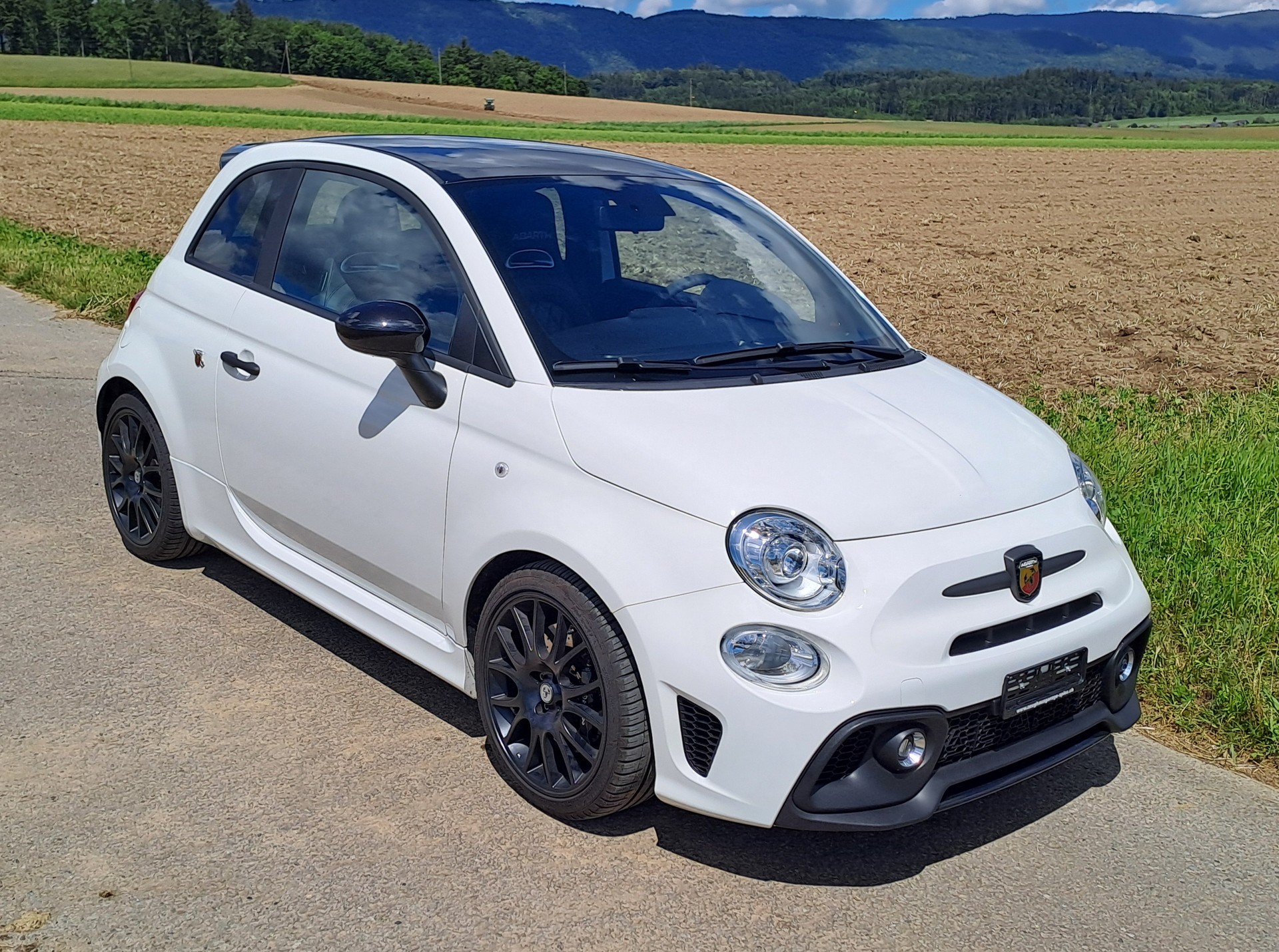 FIAT Abarth 595 1.4 T-Jet 180 Competizione-image-0