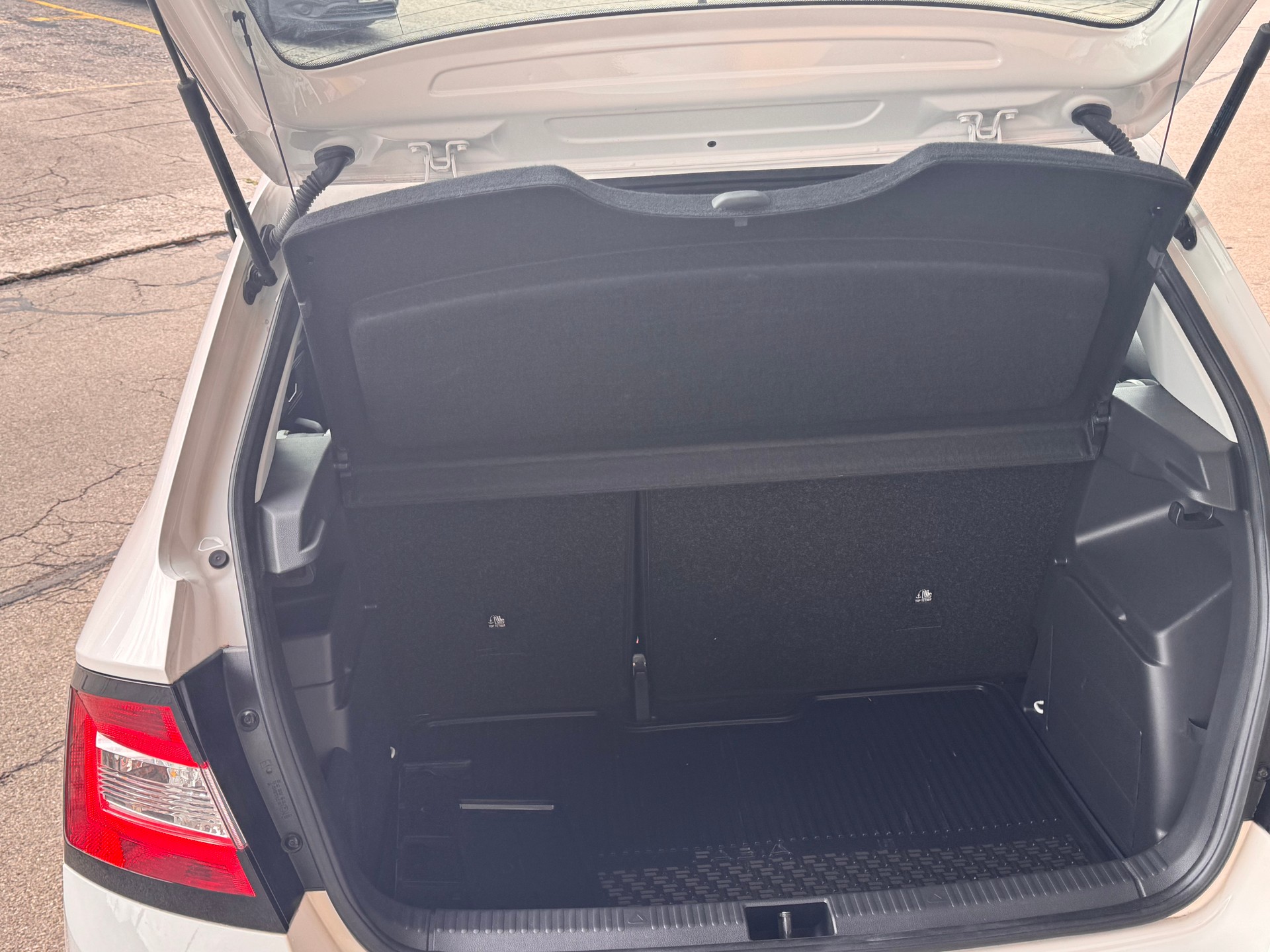 SKODA Fabia 1.0 TSI Ambition DSG-image-4