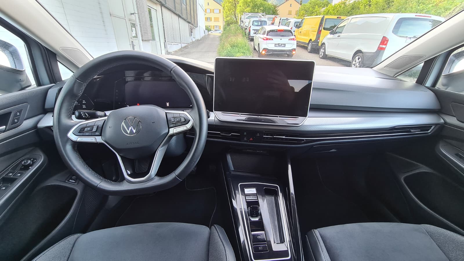 VW Golf Variant 2.0 TDI Style DSG ** Teil-Leder ** Gr-Navi ** RF-Kamera ** Sitzmemory ** Sitzheizung ** Modell 2024 **-image-17