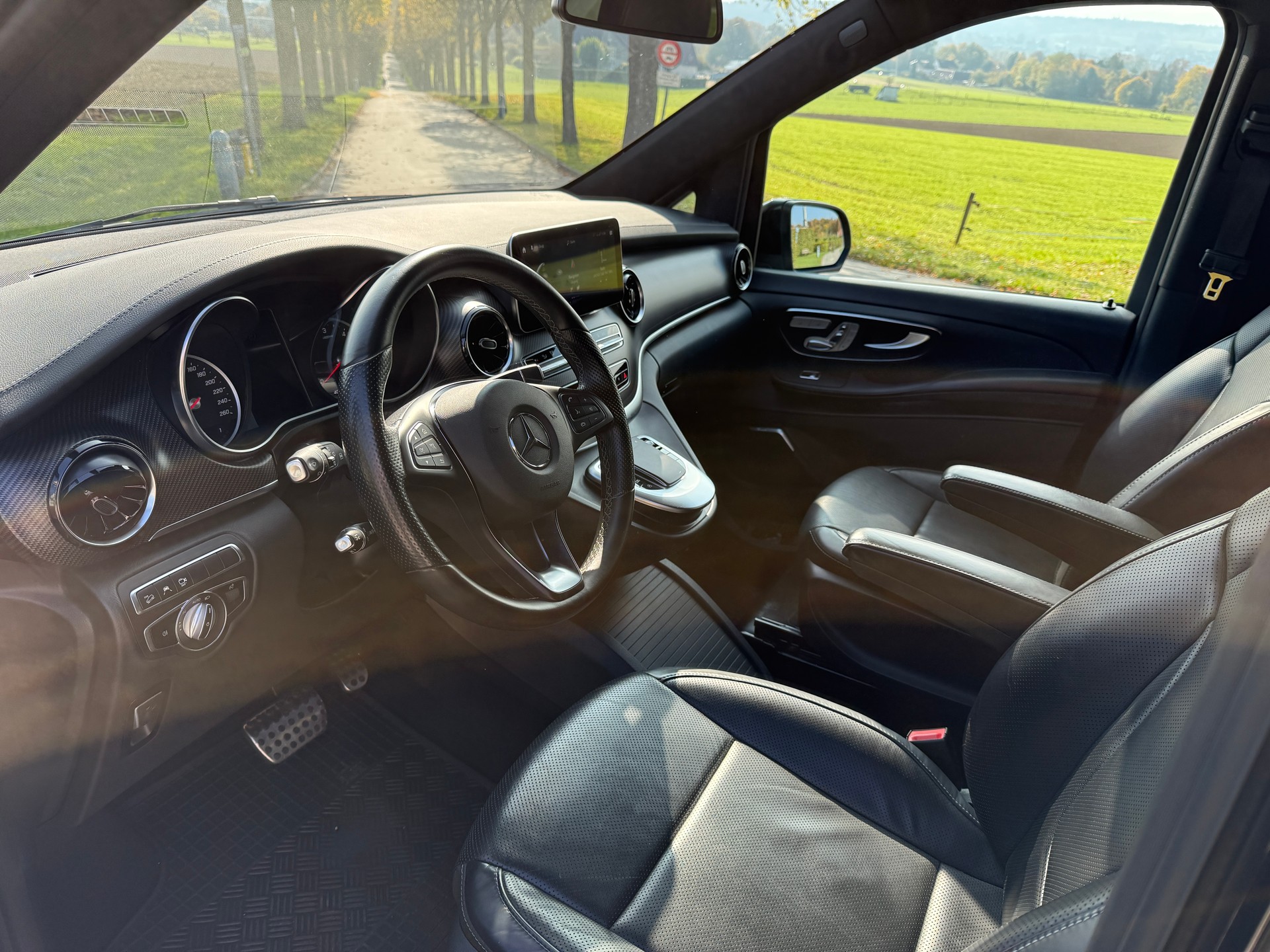 MERCEDES-BENZ V 300 d lang Avantgarde 4Matic 9G-Tronic-image-15