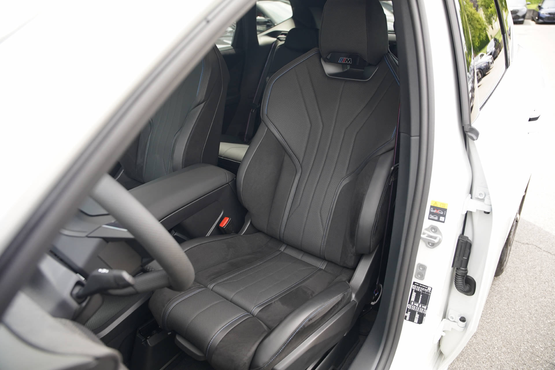 BMW BMW iX3 50 xDrive M Sport Pro-image-9