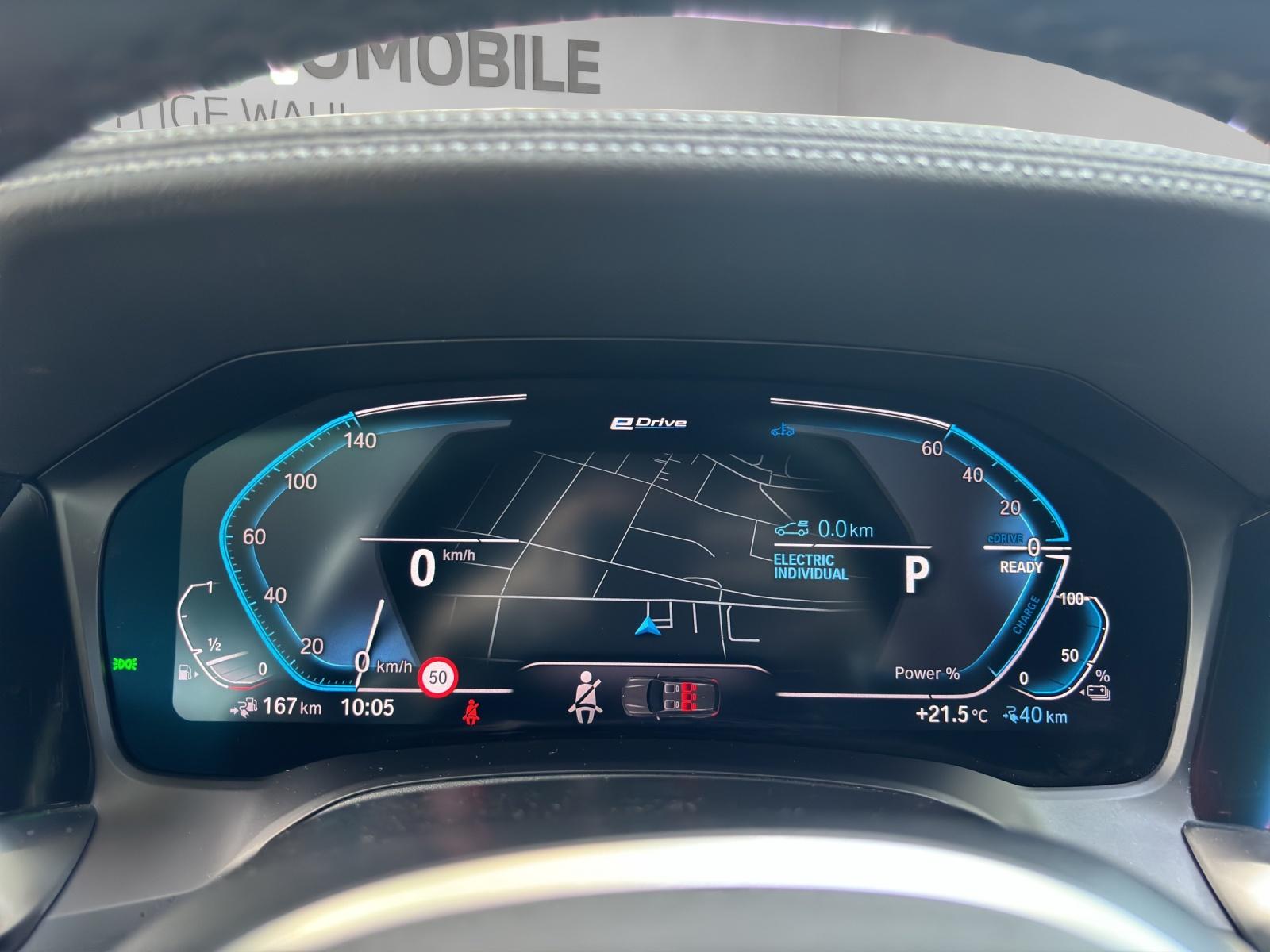 BMW 330e xDrive SAG Touring-image-8