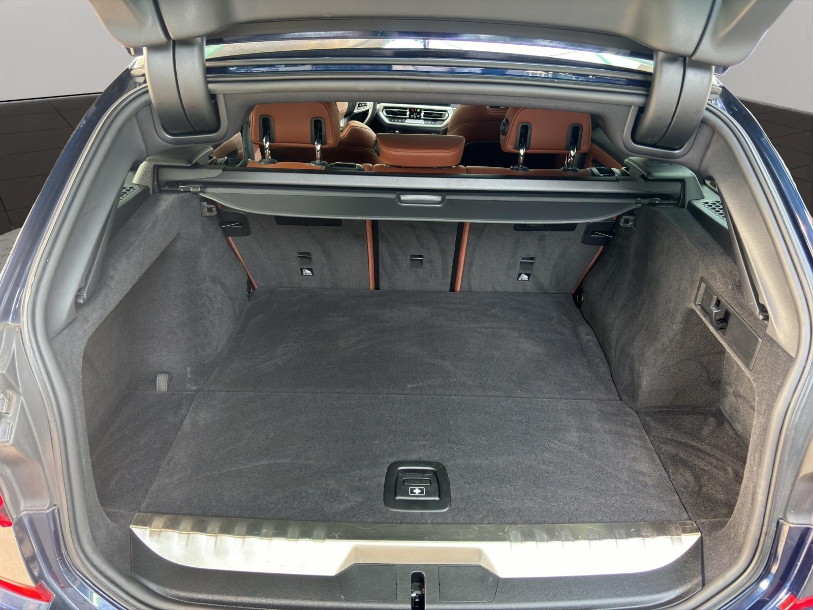 BMW 330e xDrive SAG Touring-image-23