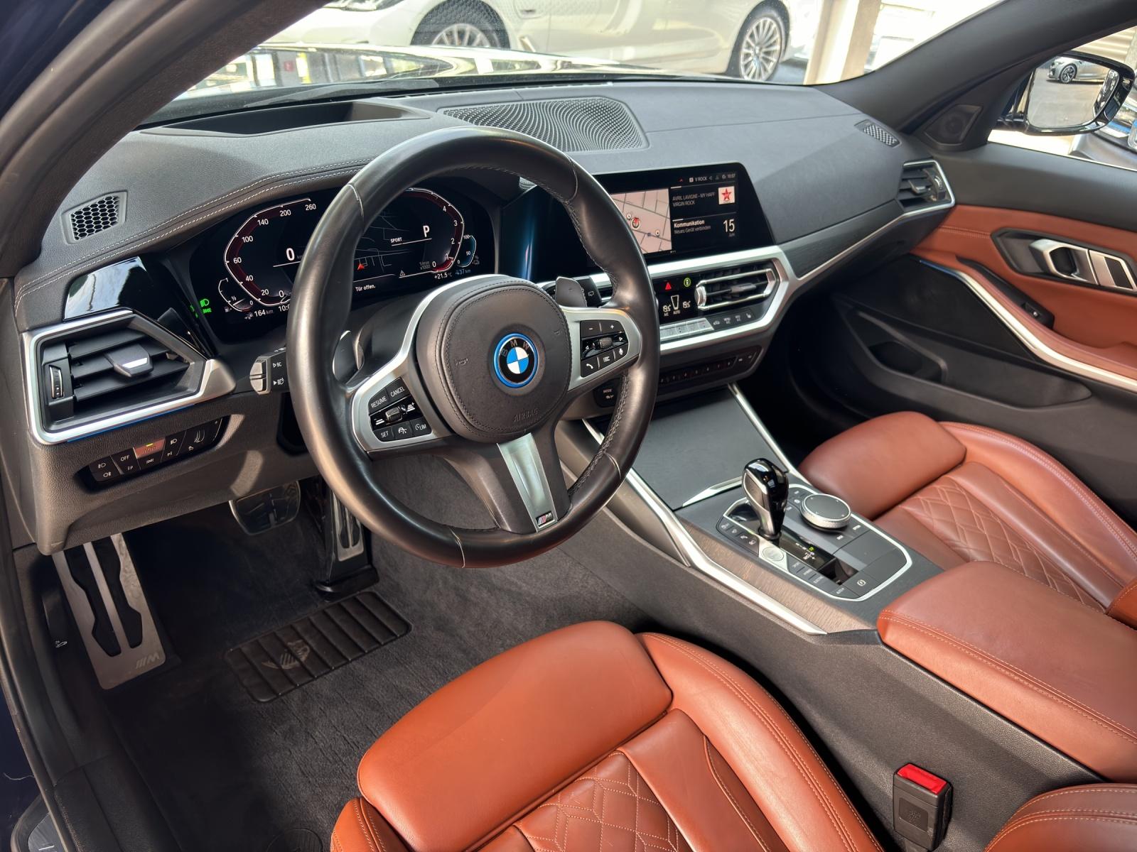 BMW 330e xDrive SAG Touring-image-19