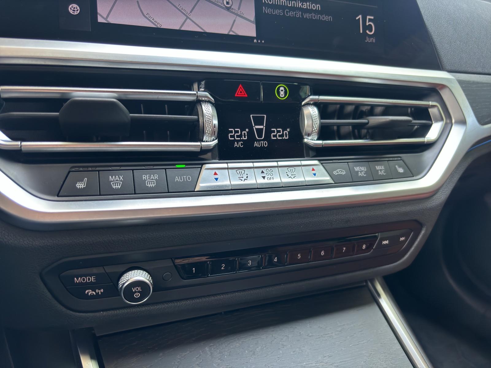BMW 330e xDrive SAG Touring-image-13