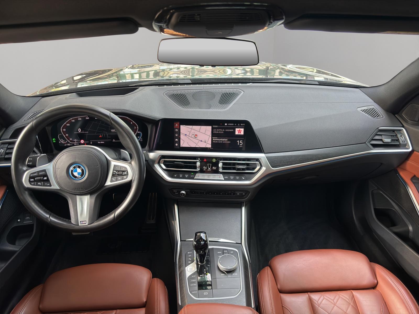 BMW 330e xDrive SAG Touring-image-6