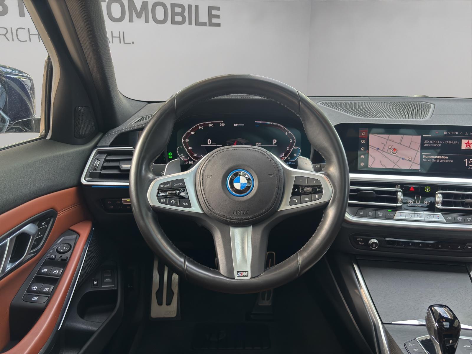 BMW 330e xDrive SAG Touring-image-5