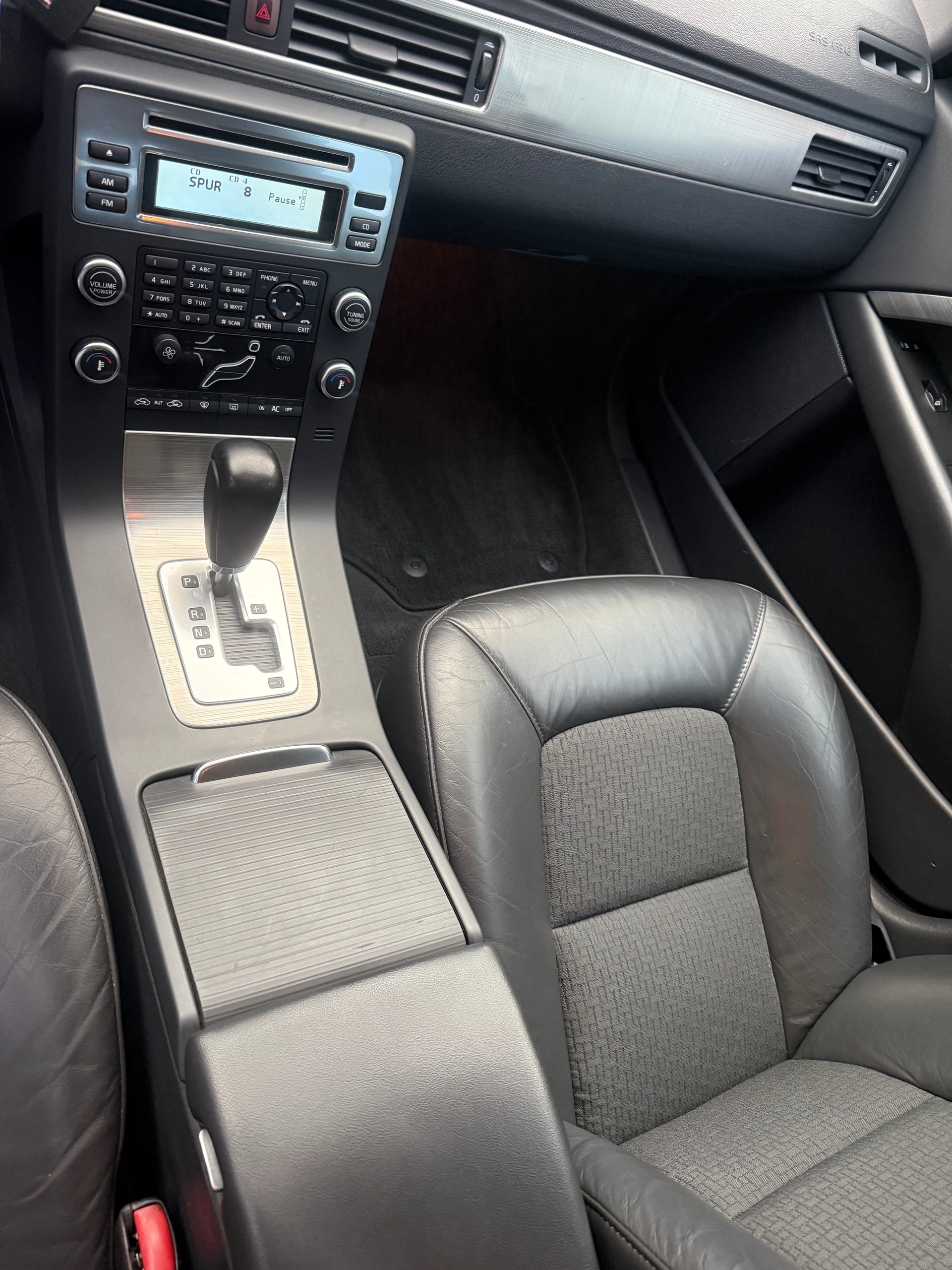 VOLVO V70 2.4D Momentum Geartronic-image-22