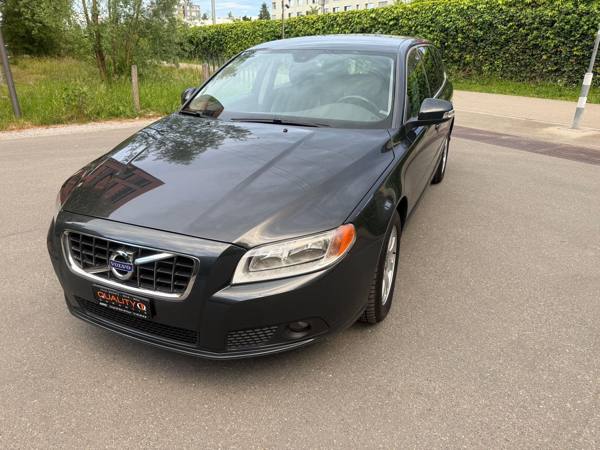 VOLVO V70 2.4D Momentum Geartronic-image-2