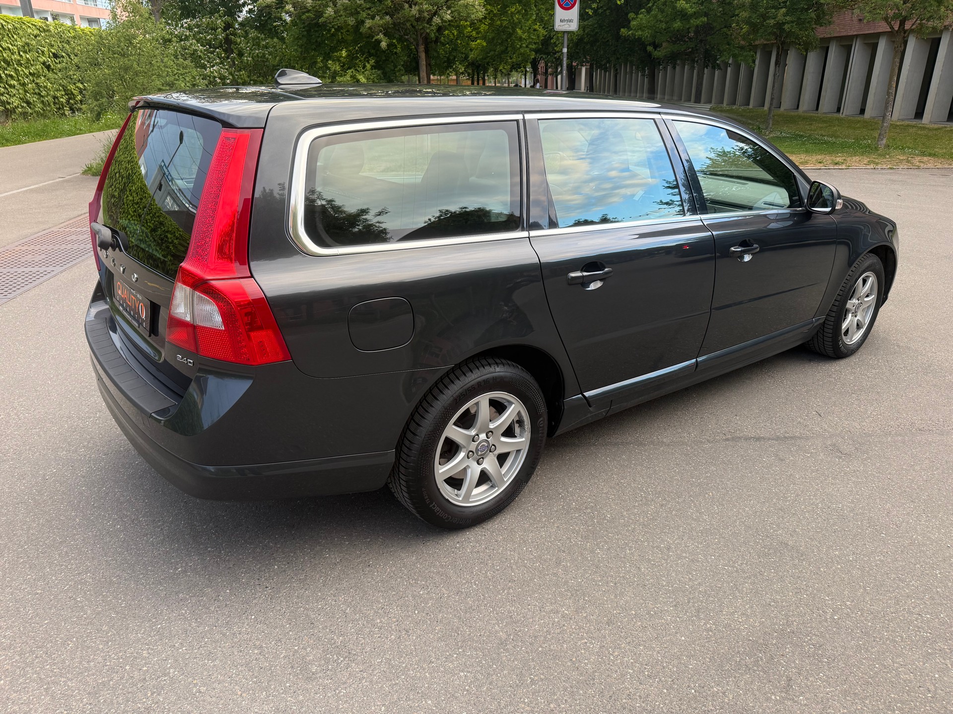 VOLVO V70 2.4D Momentum Geartronic-image-8
