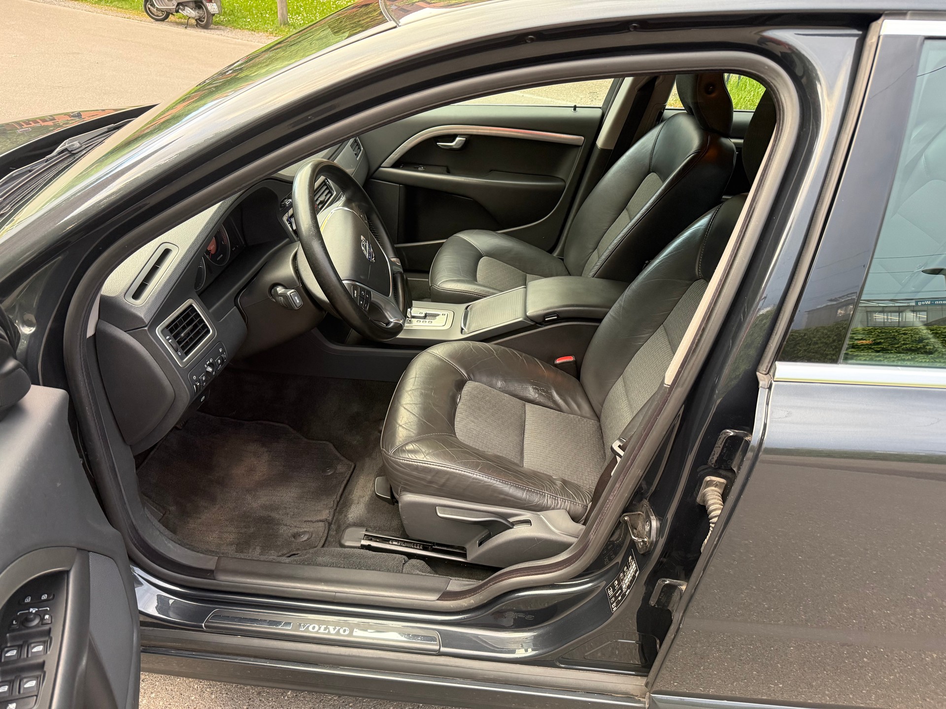 VOLVO V70 2.4D Momentum Geartronic-image-15