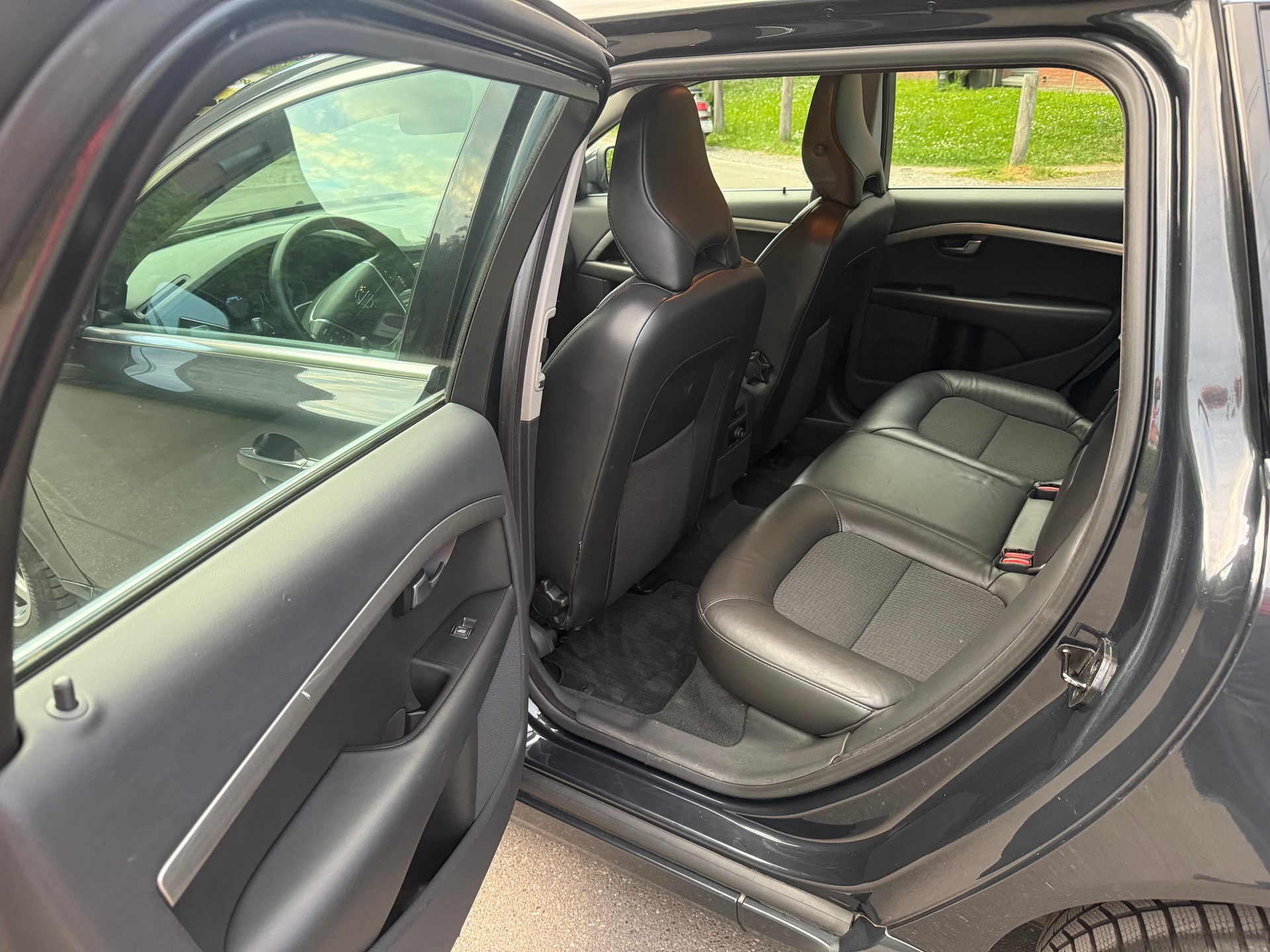 VOLVO V70 2.4D Momentum Geartronic-image-16