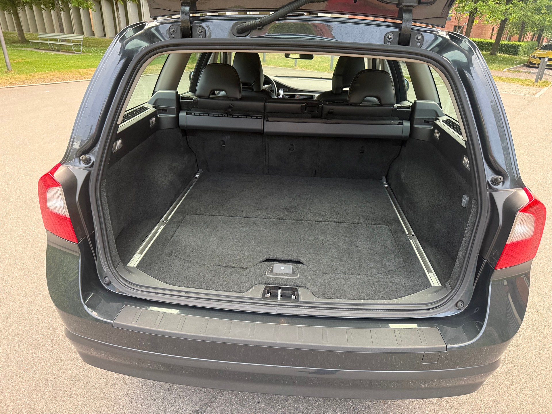 VOLVO V70 2.4D Momentum Geartronic-image-21