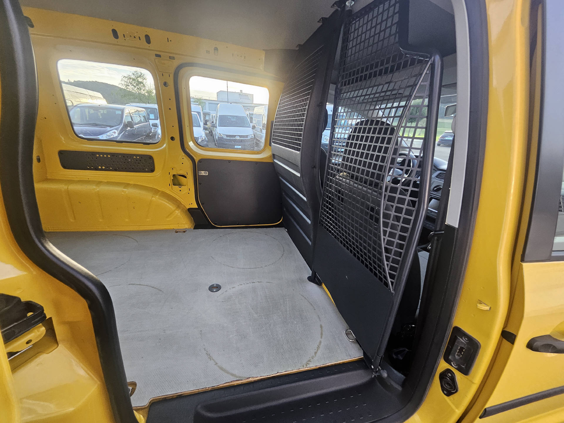 VW Caddy Kaw. 2.0 TDI 122 BMT 4motion * Frisch ab MFK *-image-16