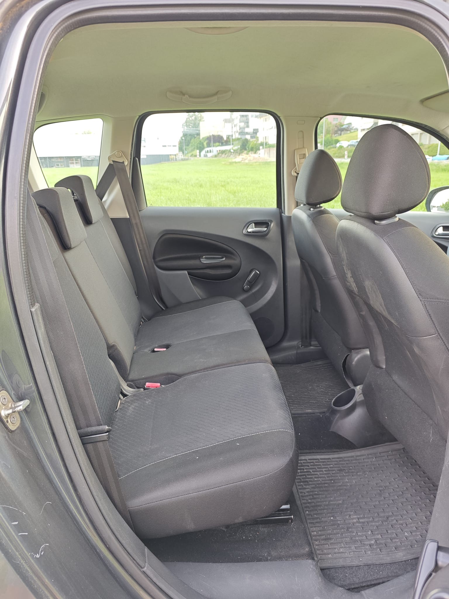 CITROEN C3 Picasso 1.4i 16V Attraction-image-21
