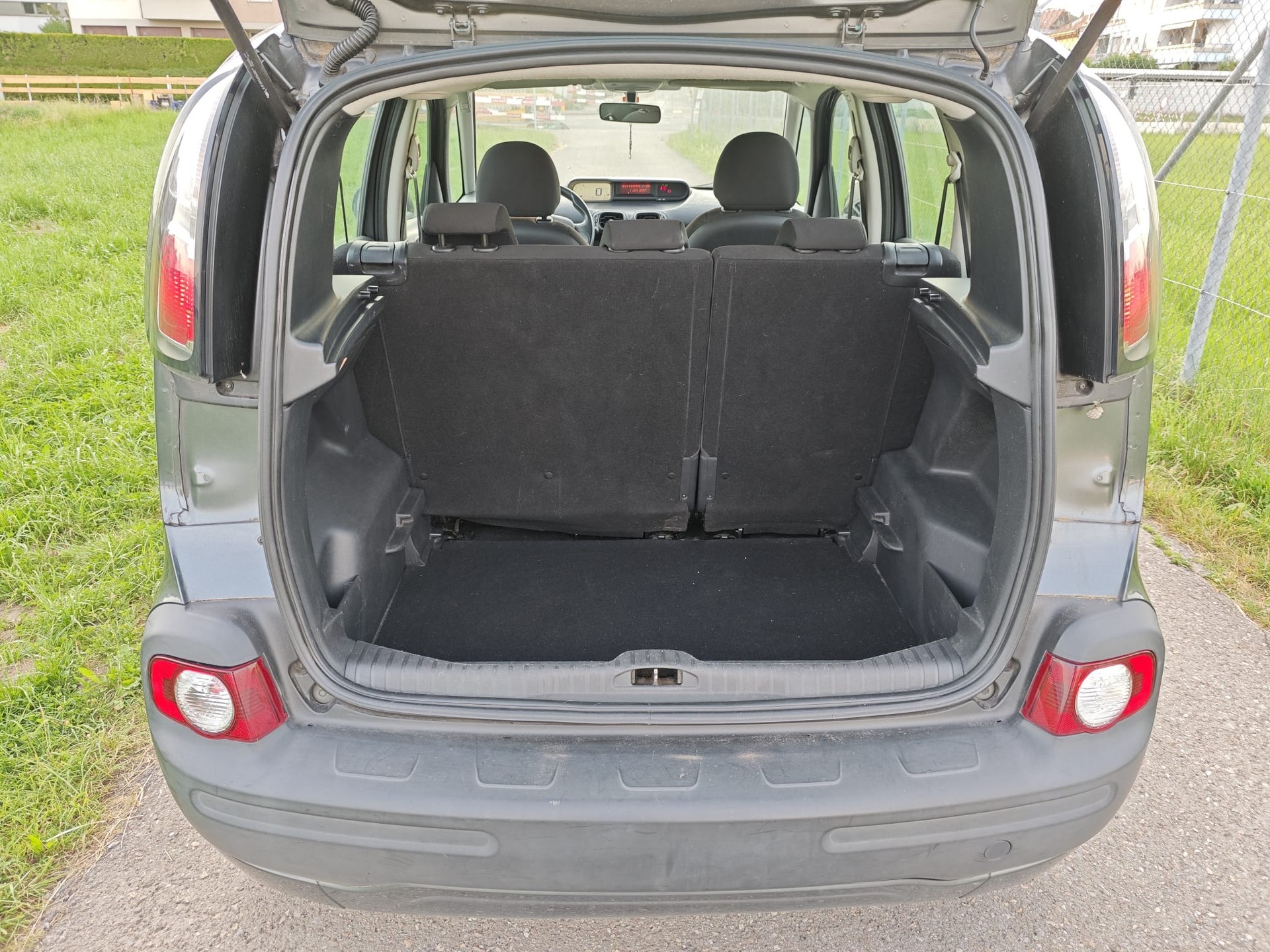 CITROEN C3 Picasso 1.4i 16V Attraction-image-9