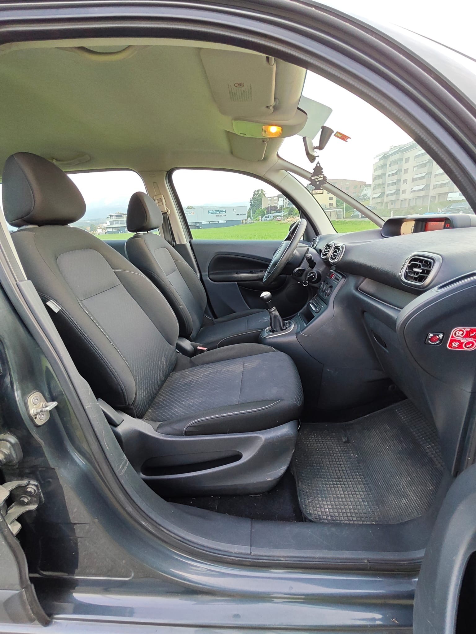 CITROEN C3 Picasso 1.4i 16V Attraction-image-12