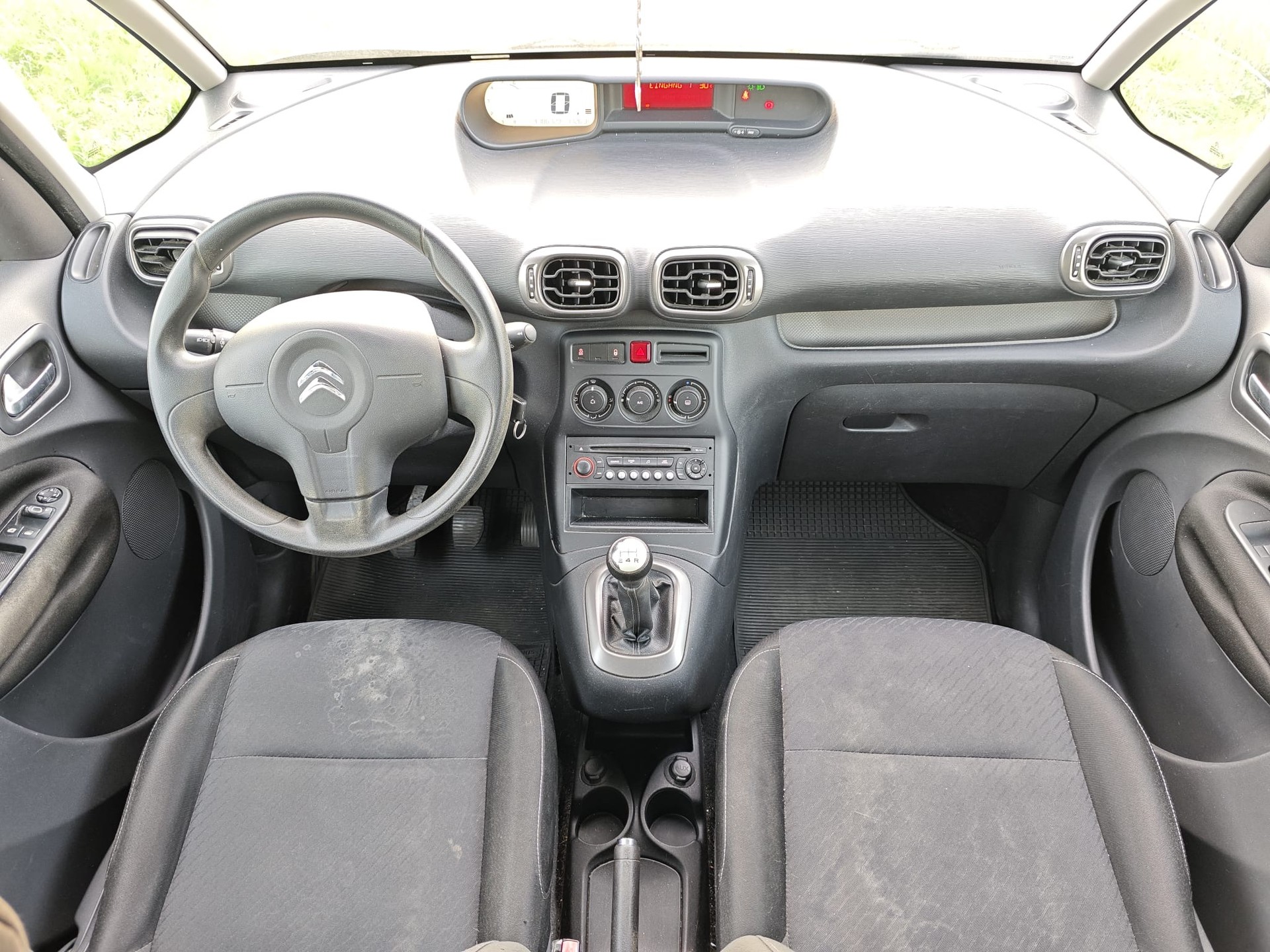 CITROEN C3 Picasso 1.4i 16V Attraction-image-16