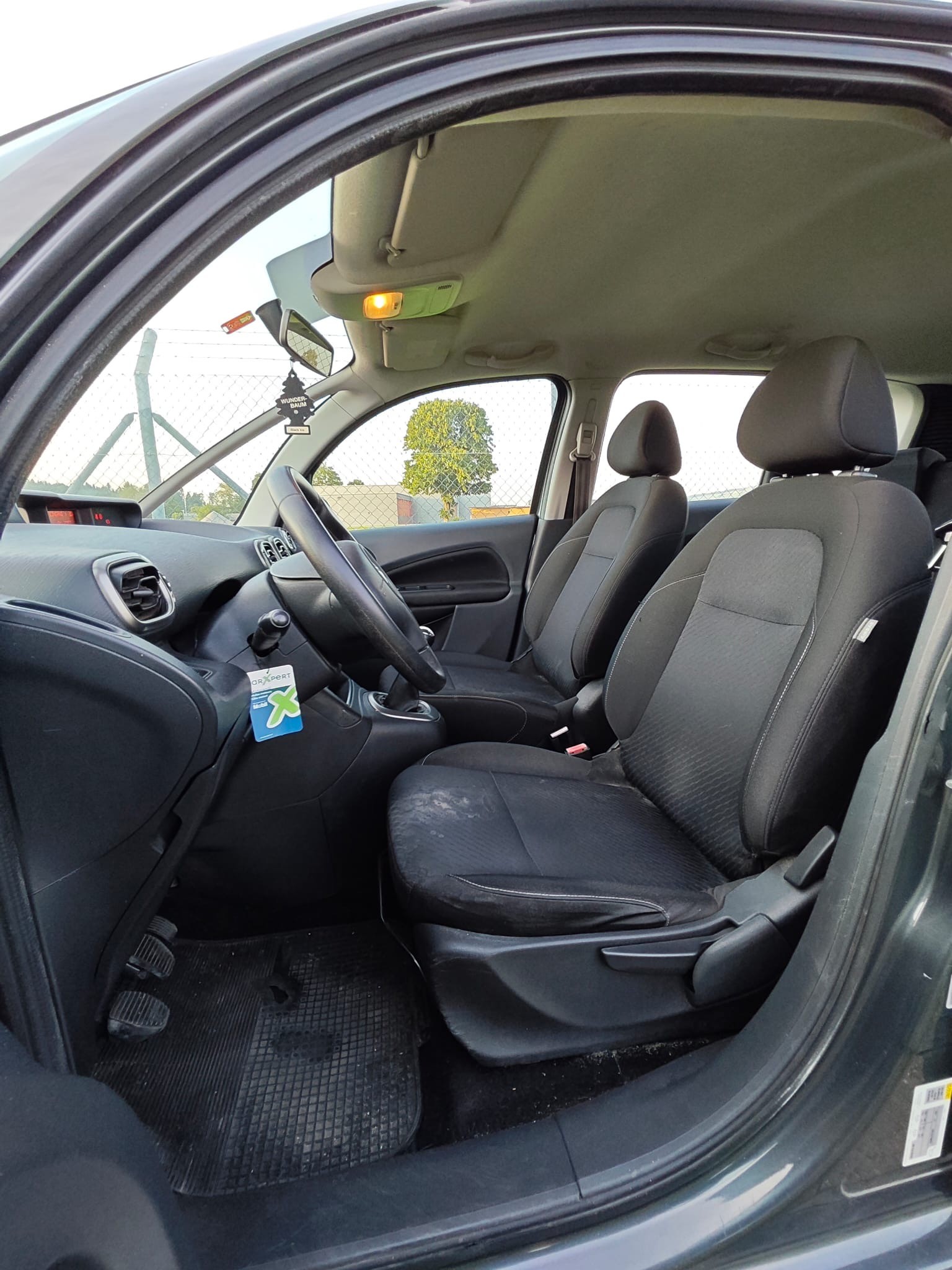 CITROEN C3 Picasso 1.4i 16V Attraction-image-17