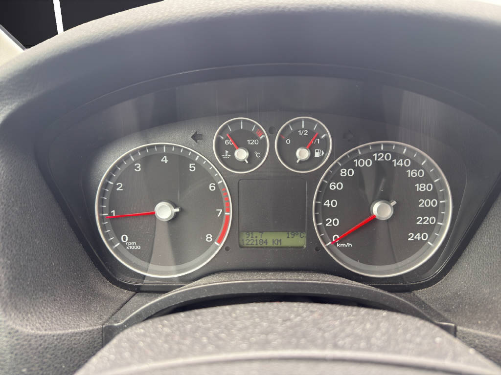 FORD Focus 1.8i Benzin Trend-image-12