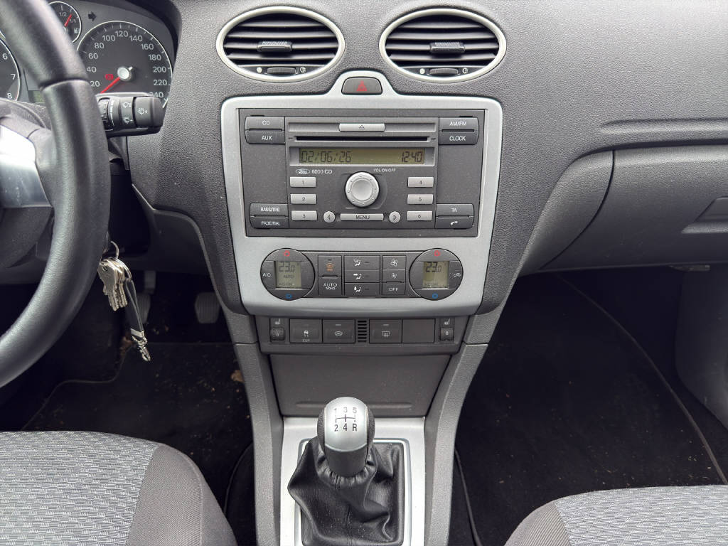 FORD Focus 1.8i Benzin Trend-image-15