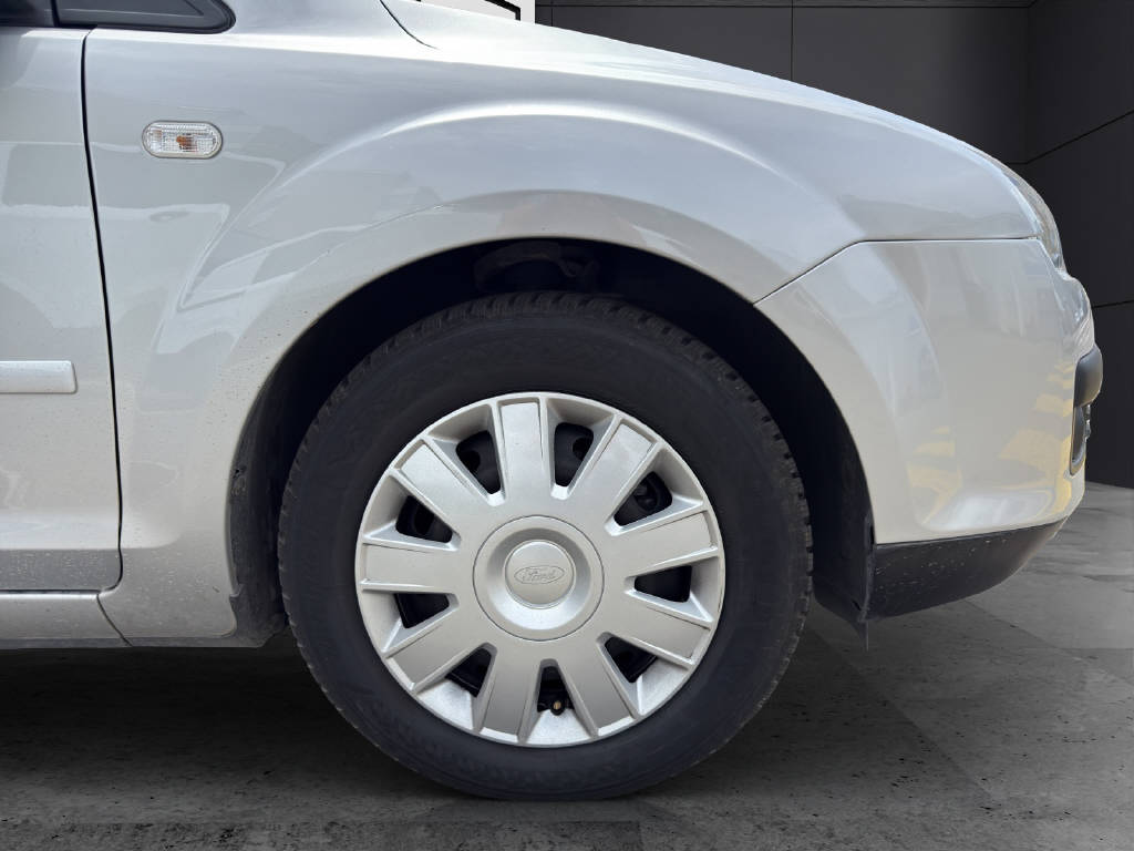 FORD Focus 1.8i Benzin Trend-image-17