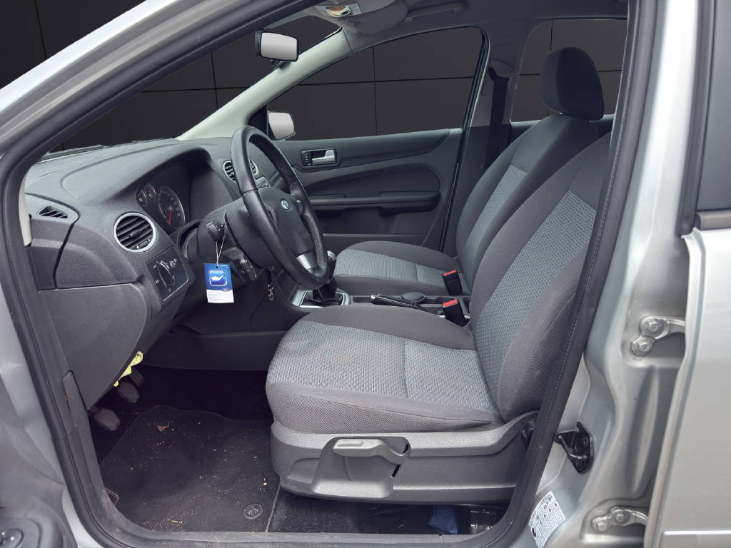 FORD Focus 1.8i Benzin Trend-image-7