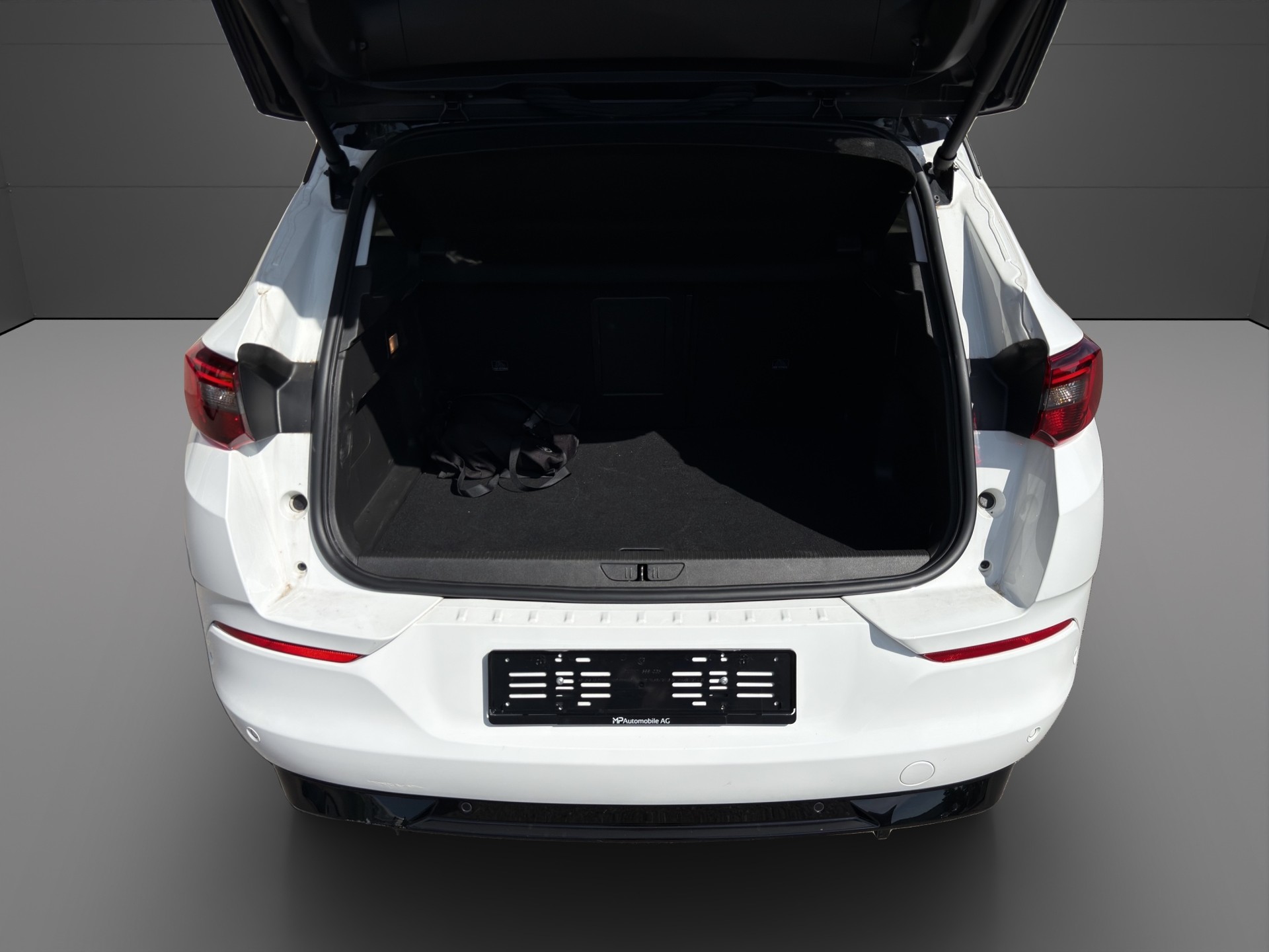 OPEL Grandland 1.6 Hybrid4 GSe Automatik-image-3