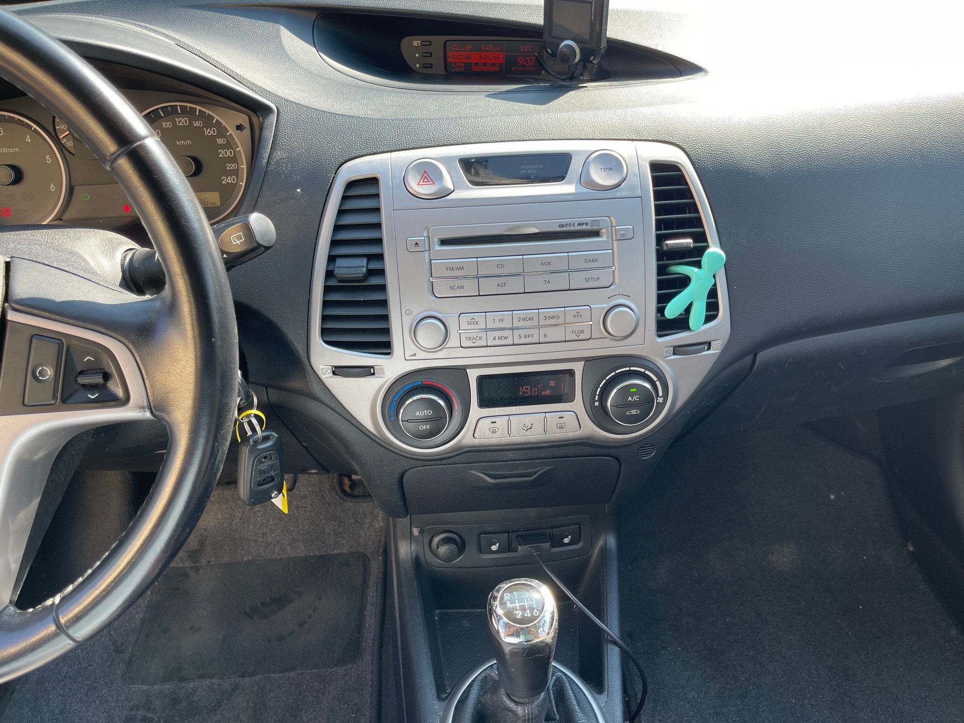HYUNDAI i20 1.6 CRDi Premium-image-8