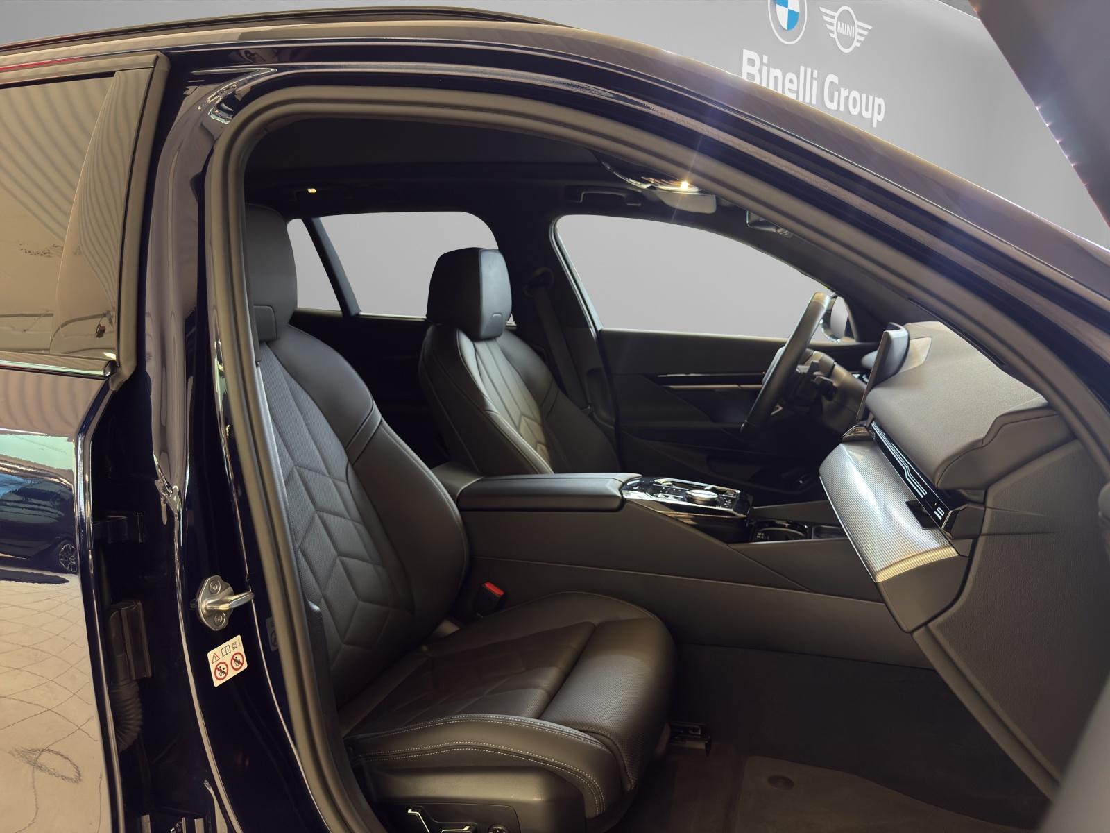 BMW 520d xDrive Touring M-SportPaket-image-17