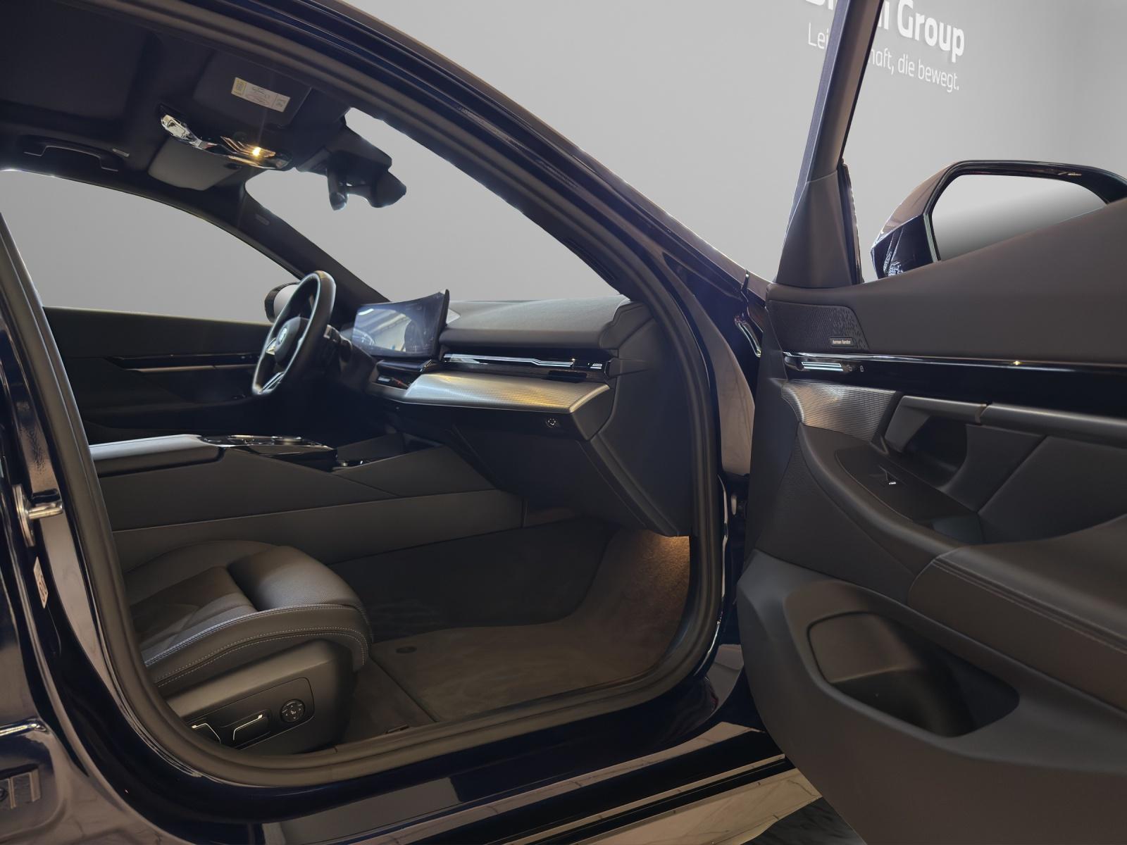 BMW 520d xDrive Touring M-SportPaket-image-19