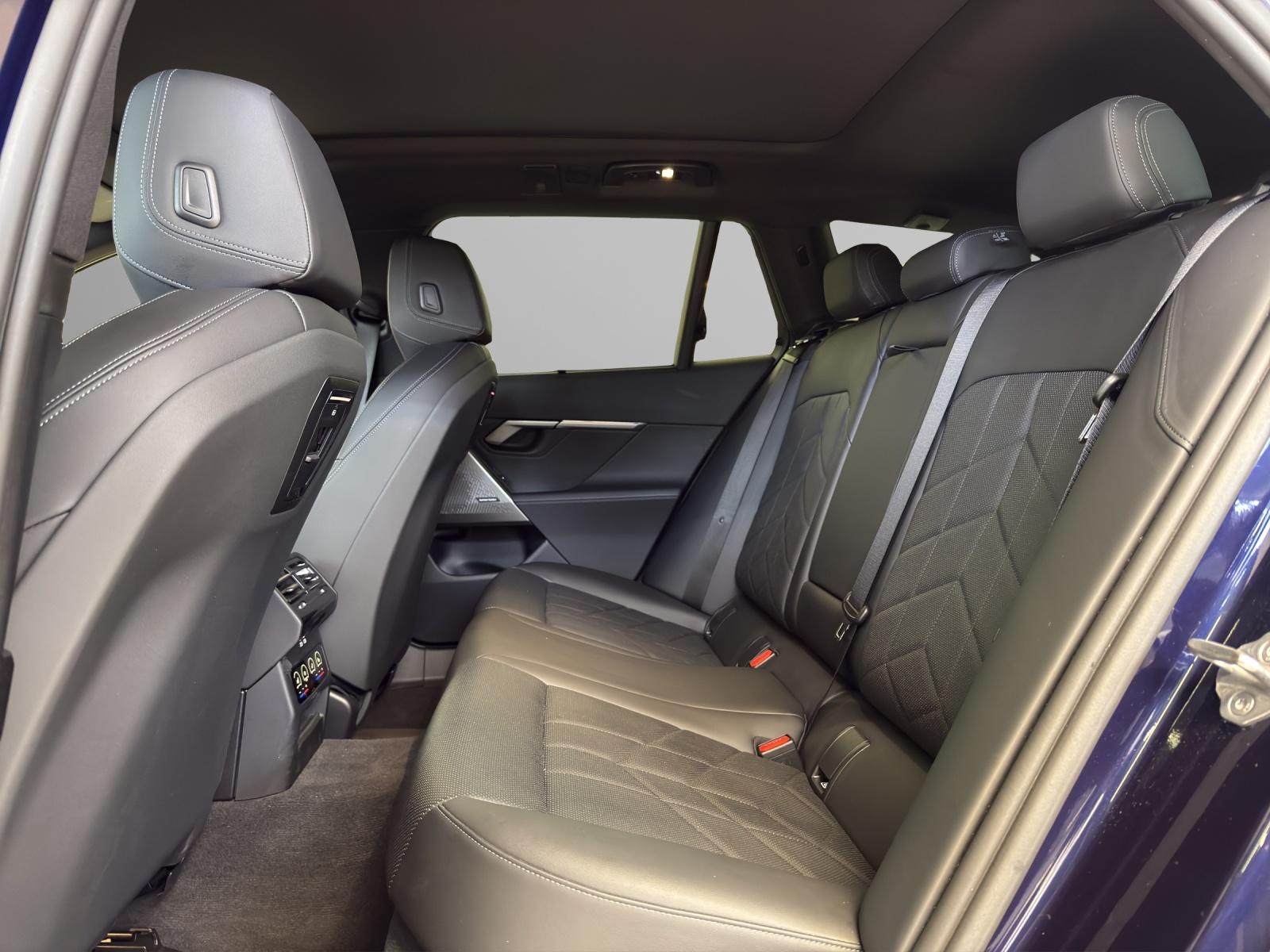 BMW 520d xDrive Touring M-SportPaket-image-16