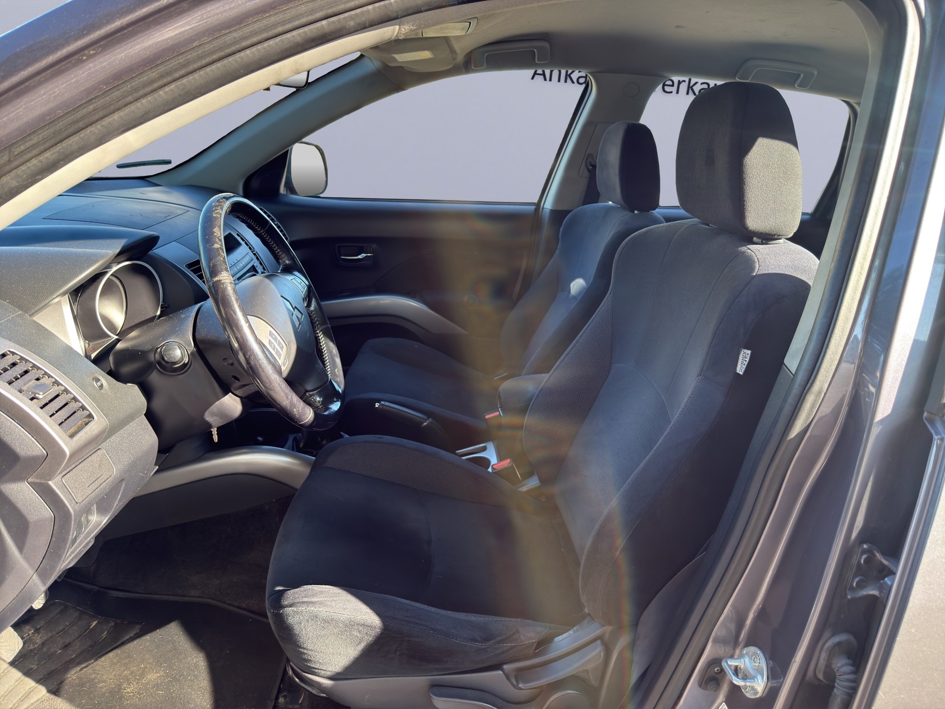 MITSUBISHI Outlander 2.0 DID Instyle 4WD-image-10