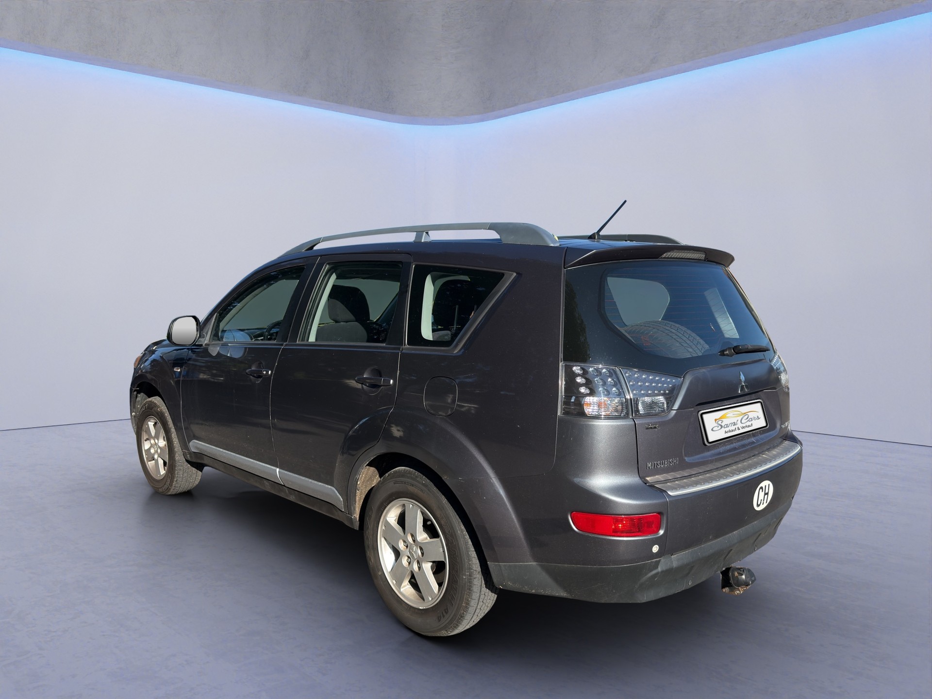 MITSUBISHI Outlander 2.0 DID Instyle 4WD-image-3