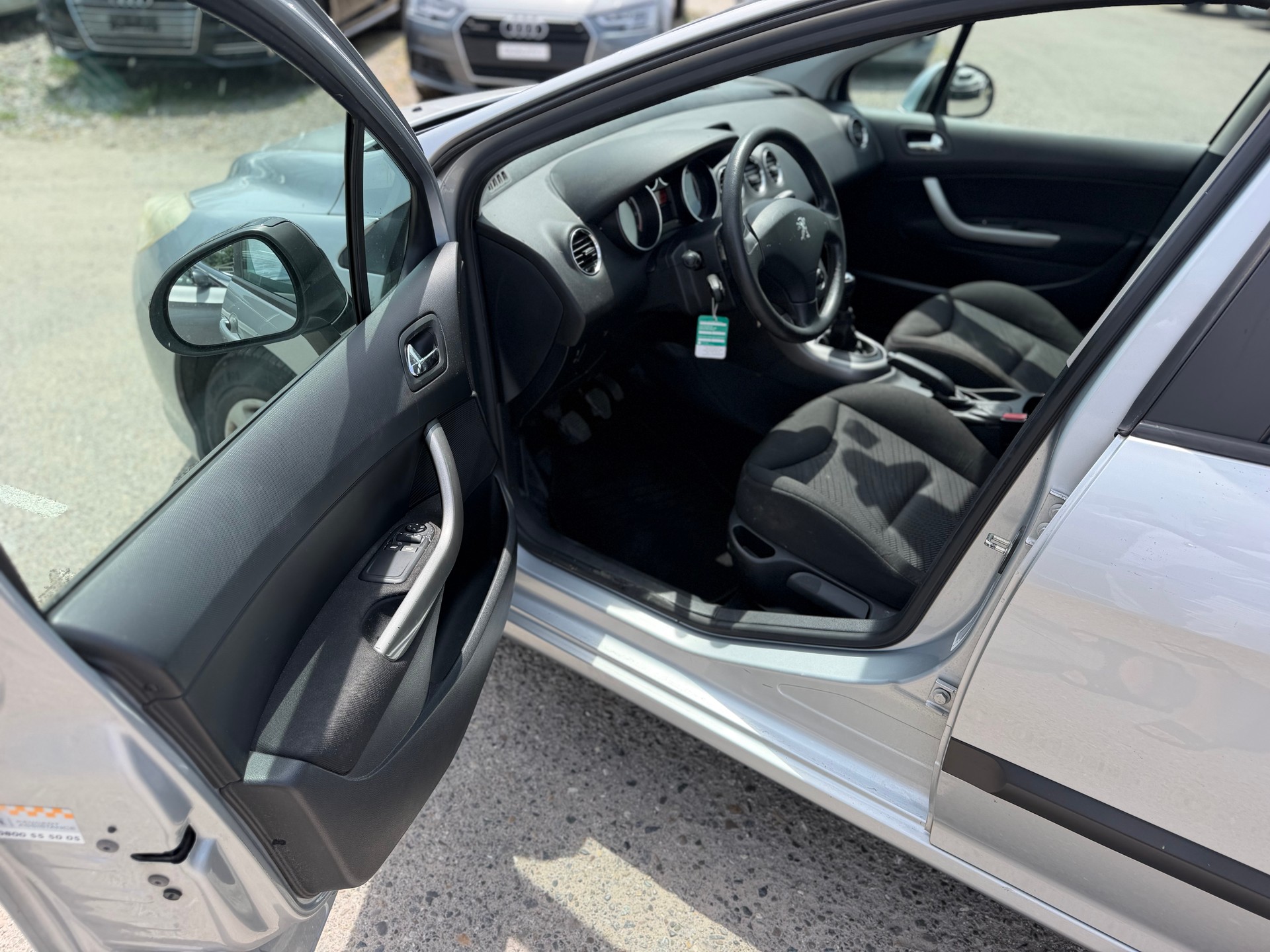PEUGEOT 308 1.4 16V VTI Access-image-14