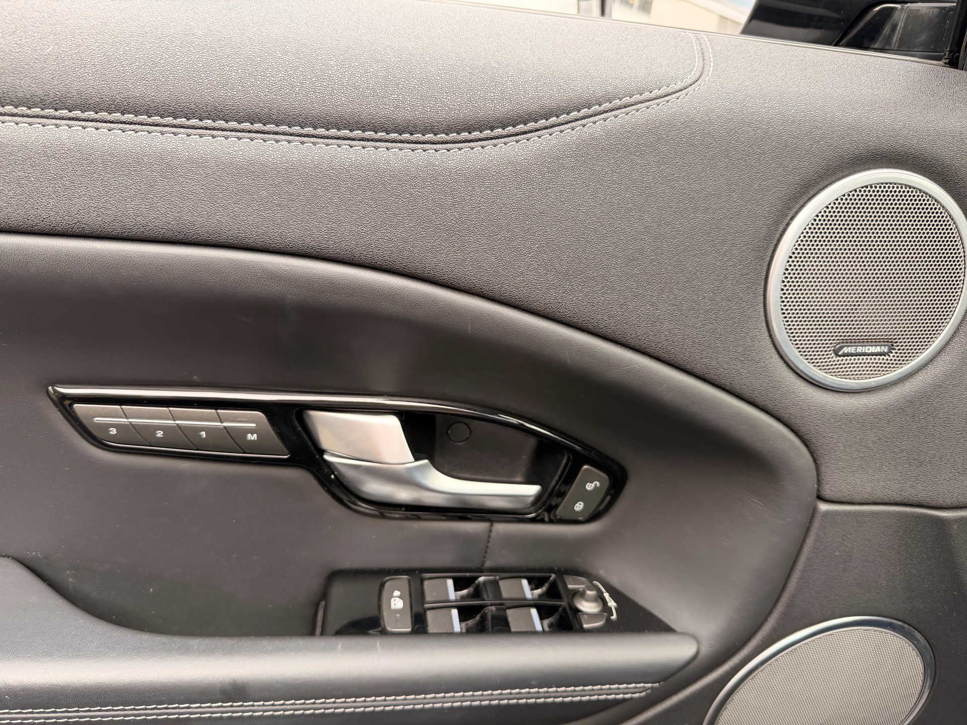 LAND ROVER Range Rover Evoque Convert. 2.0Si4 HSE Dynamic AT9-image-9