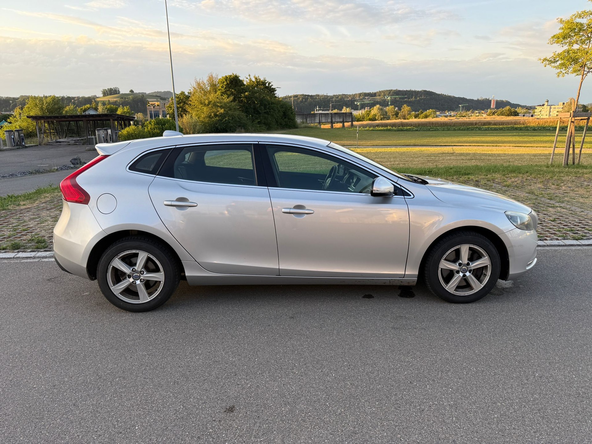 VOLVO V40 D3 Momentum Geartronic-image-5