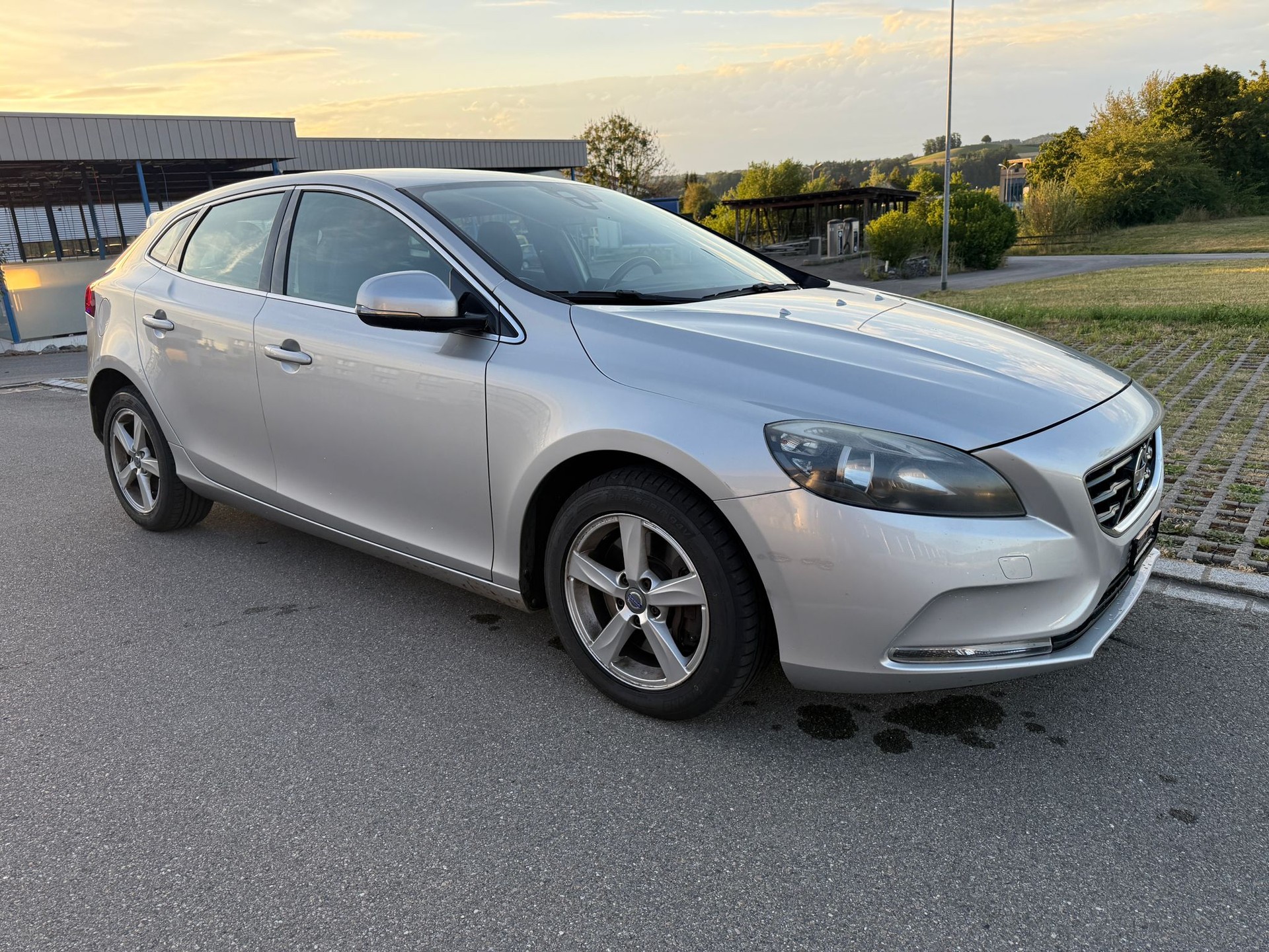 VOLVO V40 D3 Momentum Geartronic-image-2