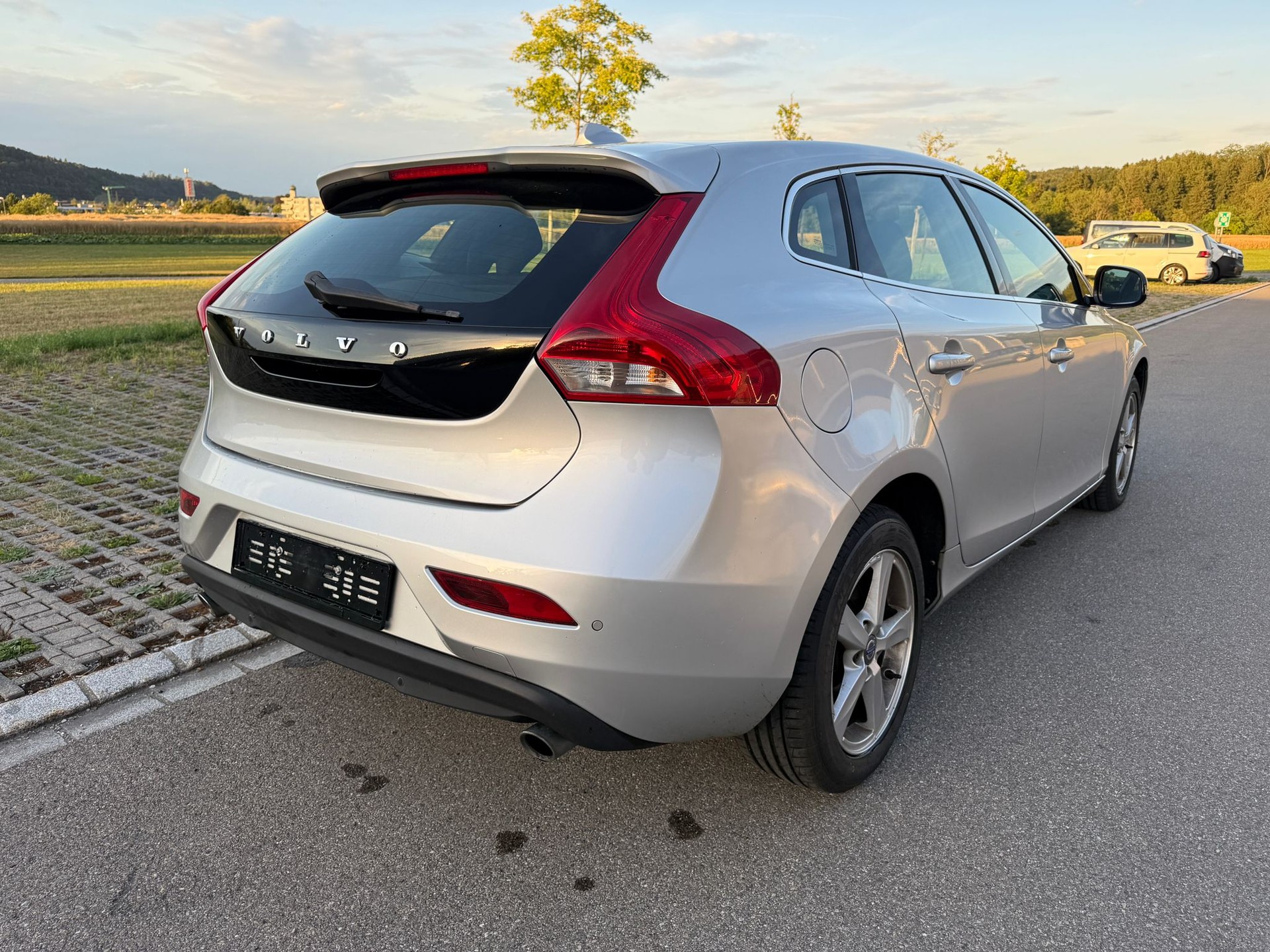 VOLVO V40 D3 Momentum Geartronic-image-7