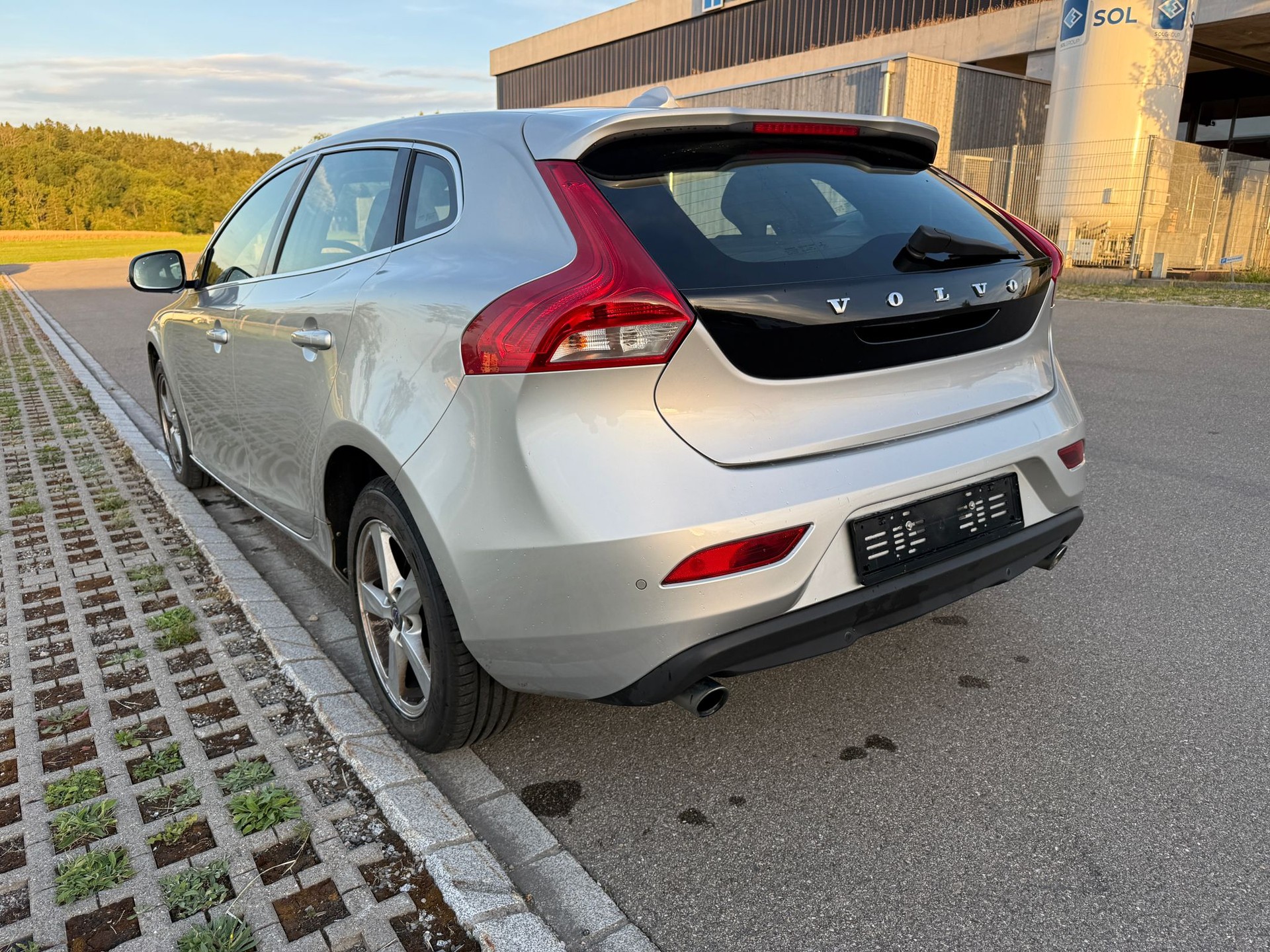 VOLVO V40 D3 Momentum Geartronic-image-6