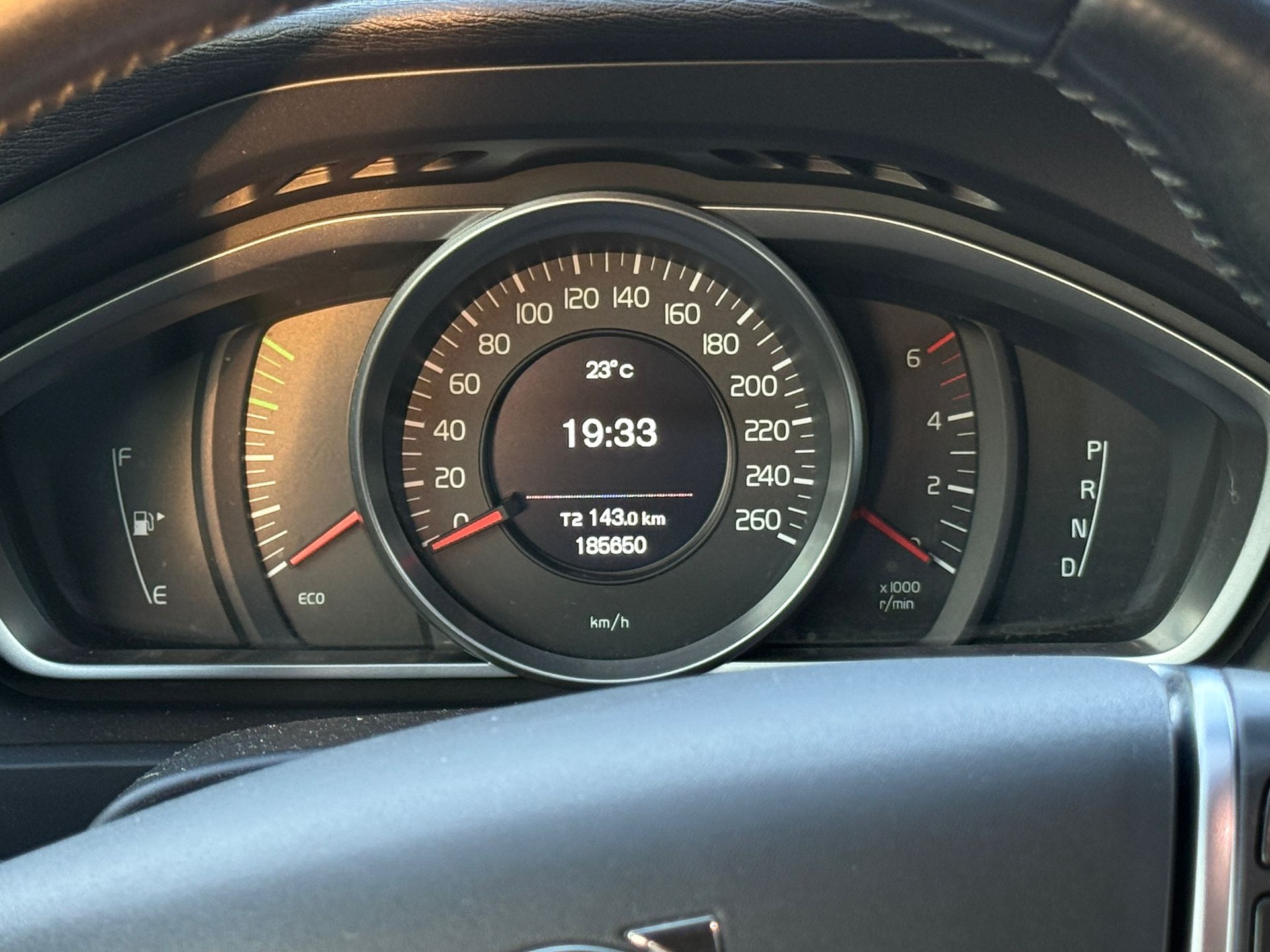 VOLVO V40 D3 Momentum Geartronic-image-12