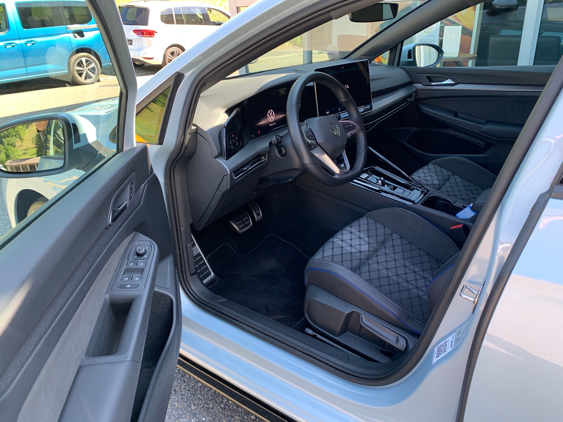 VW Golf 1.5 e TSI mHEV R-Line DSG-image-7