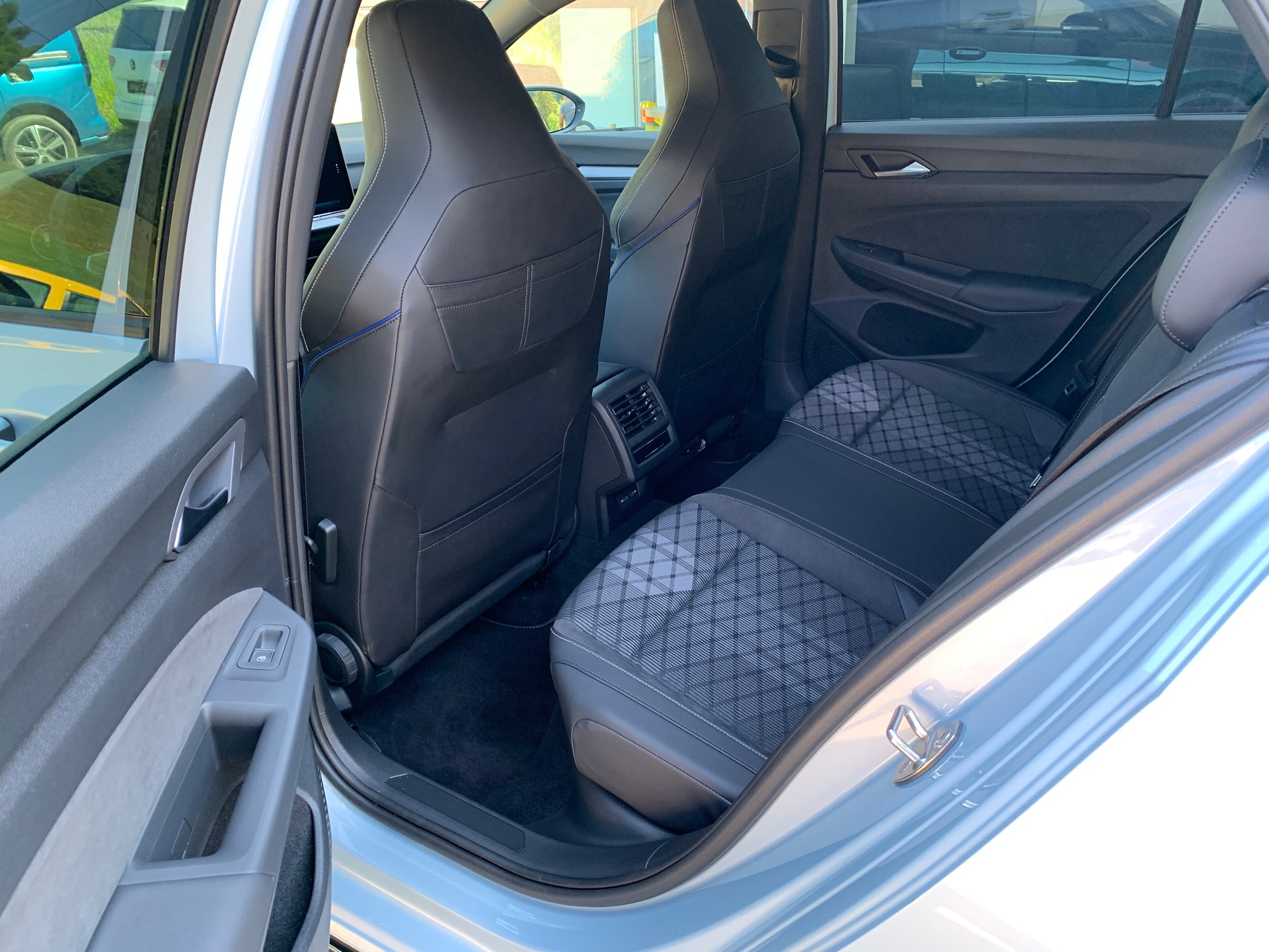 VW Golf 1.5 e TSI mHEV R-Line DSG-image-14