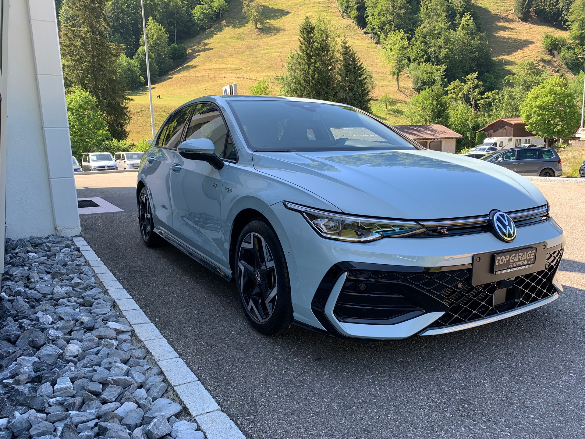 VW Golf 1.5 e TSI mHEV R-Line DSG-image-2