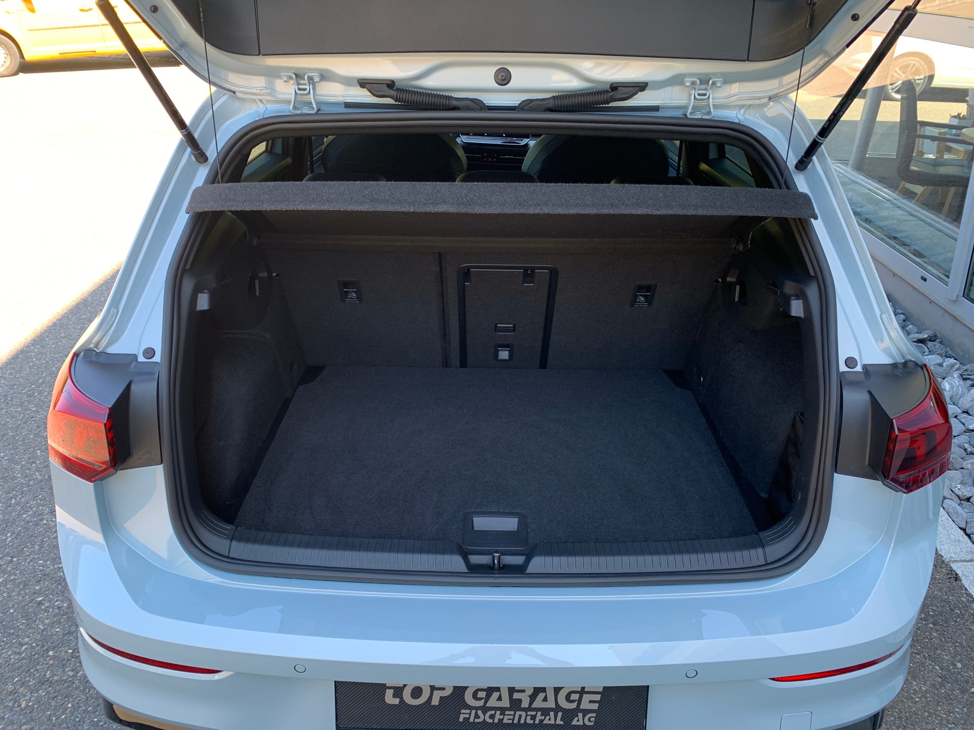 VW Golf 1.5 e TSI mHEV R-Line DSG-image-16